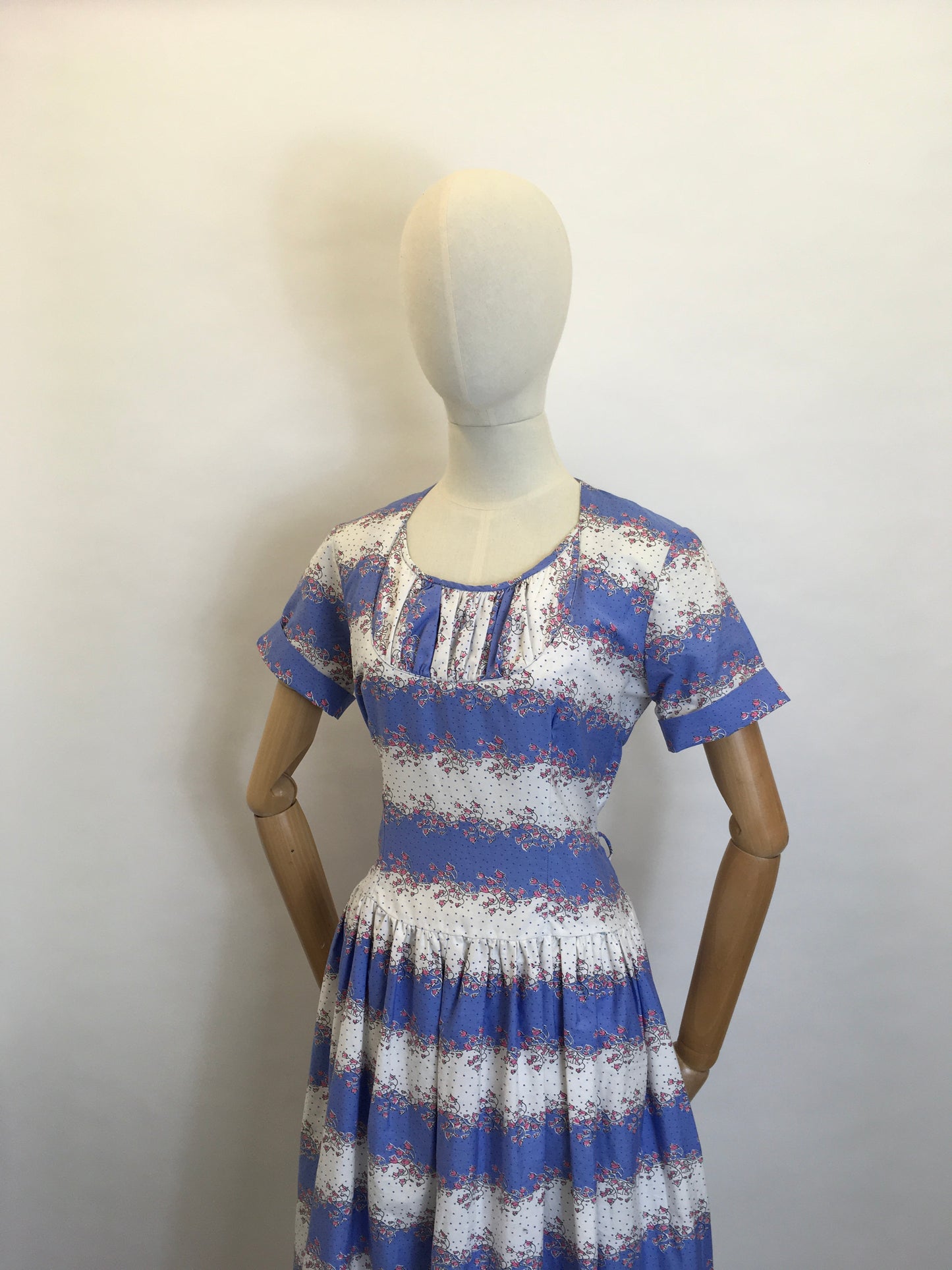 Original 1950s Cotton Day Dress - In a Beautiful Summer Colour Palette