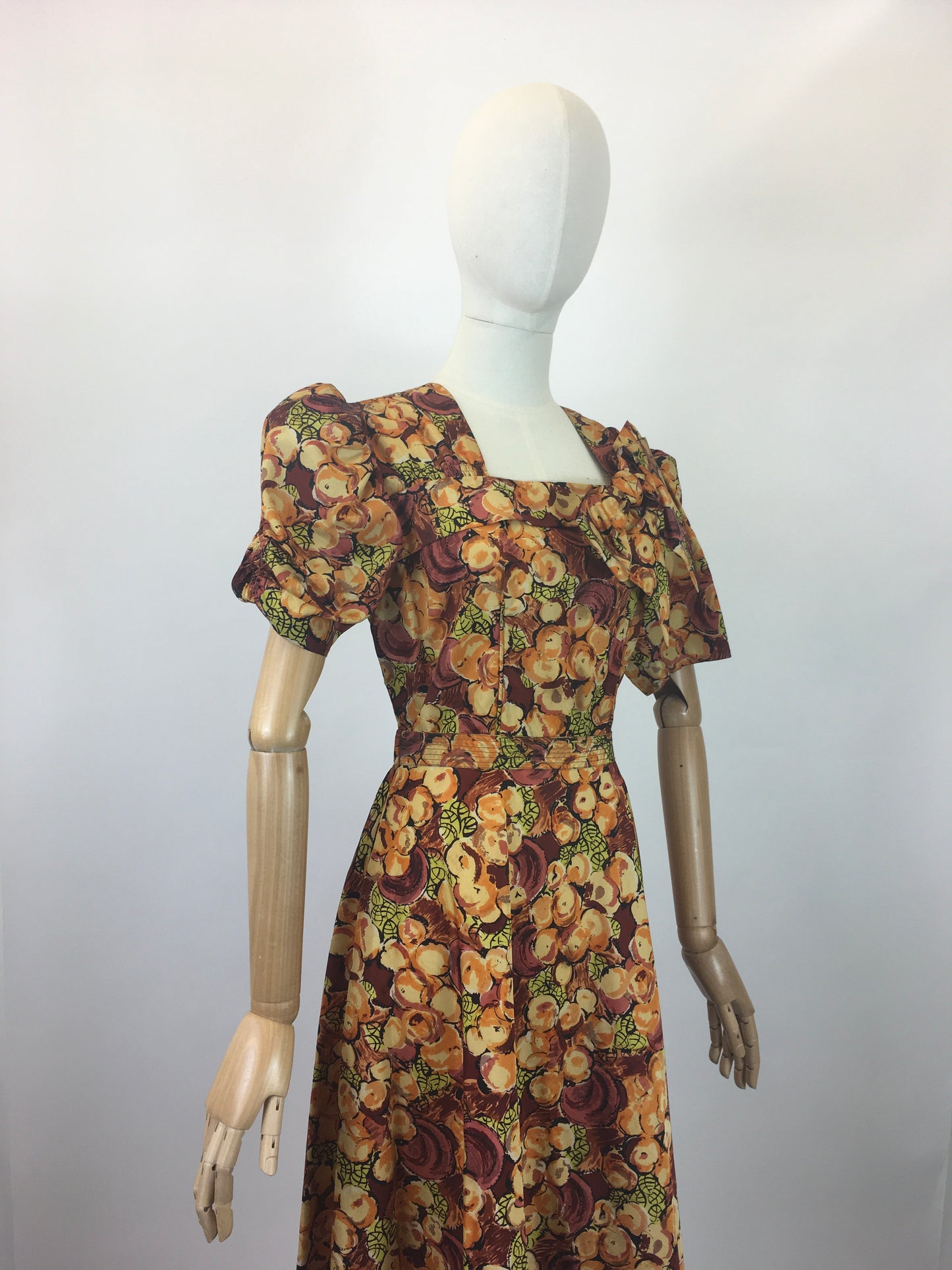 Original 1940’s Double 11 Dinner Plate Label Gown - In Beautiful Tones of Autumnal Hues