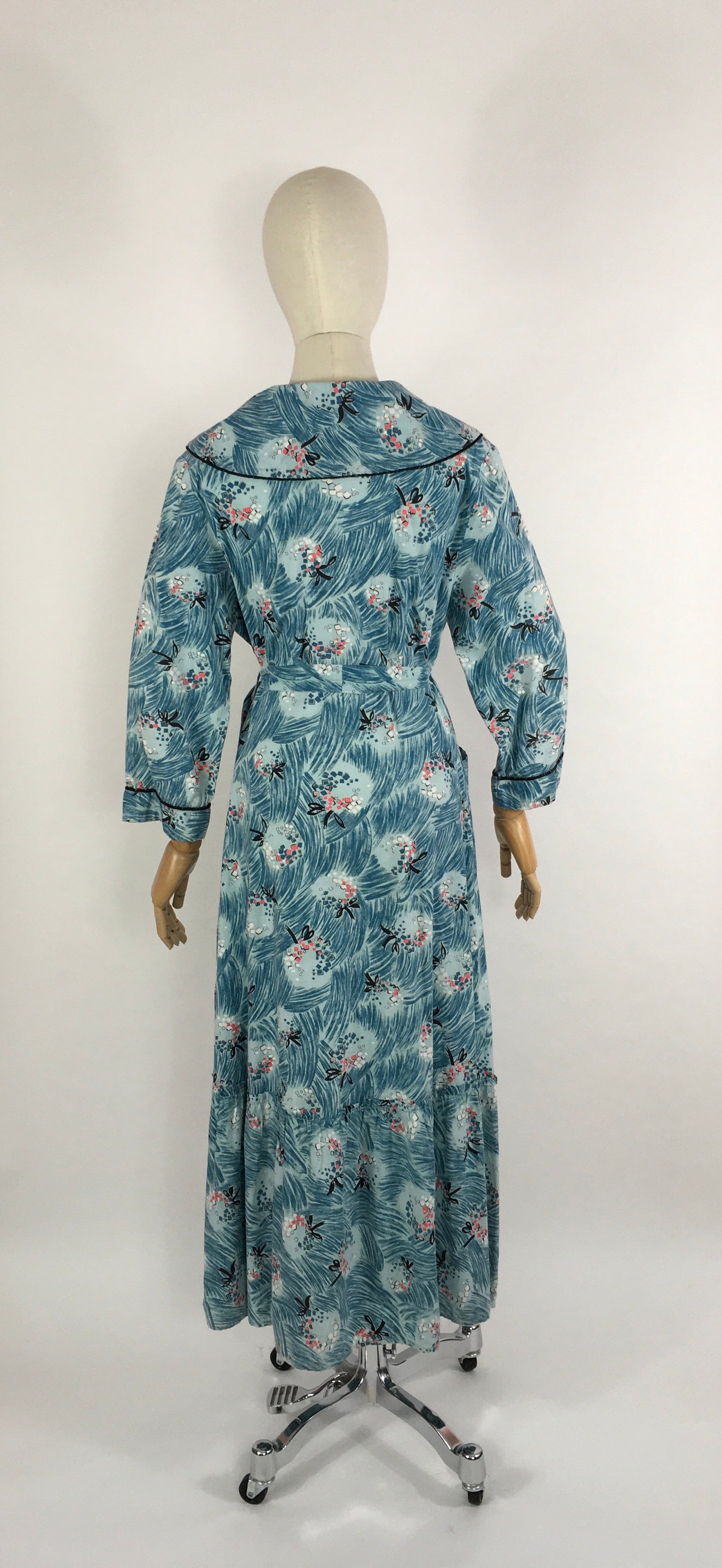 Original 1950s Housecoat by ‘ Pelaw ‘ - Made From a Beautiful Cotton In Blues, Pinks, Yellows and Blacks