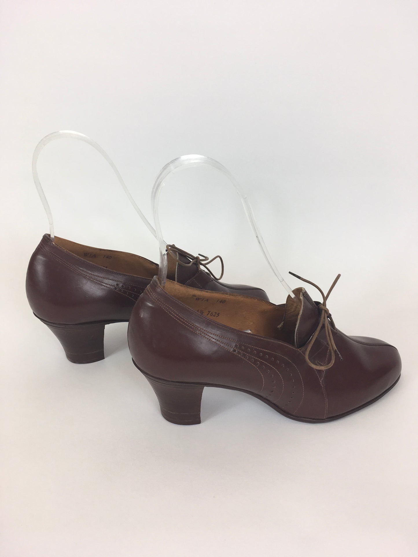 Original 1940’s STUNNING CC41 Brown Heeled Lace Up Brogues - By ‘ Cavette ‘