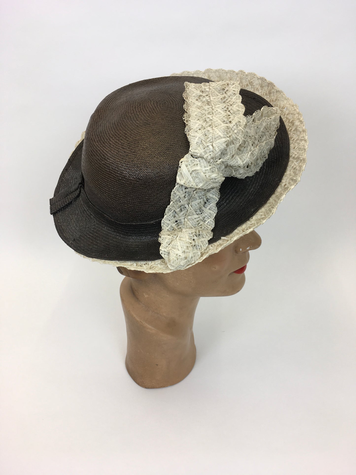 Original 1940’s Brown Grosgrain Topper Hat - With a Fabulous Cream Raffia Trim and Bow Detailing