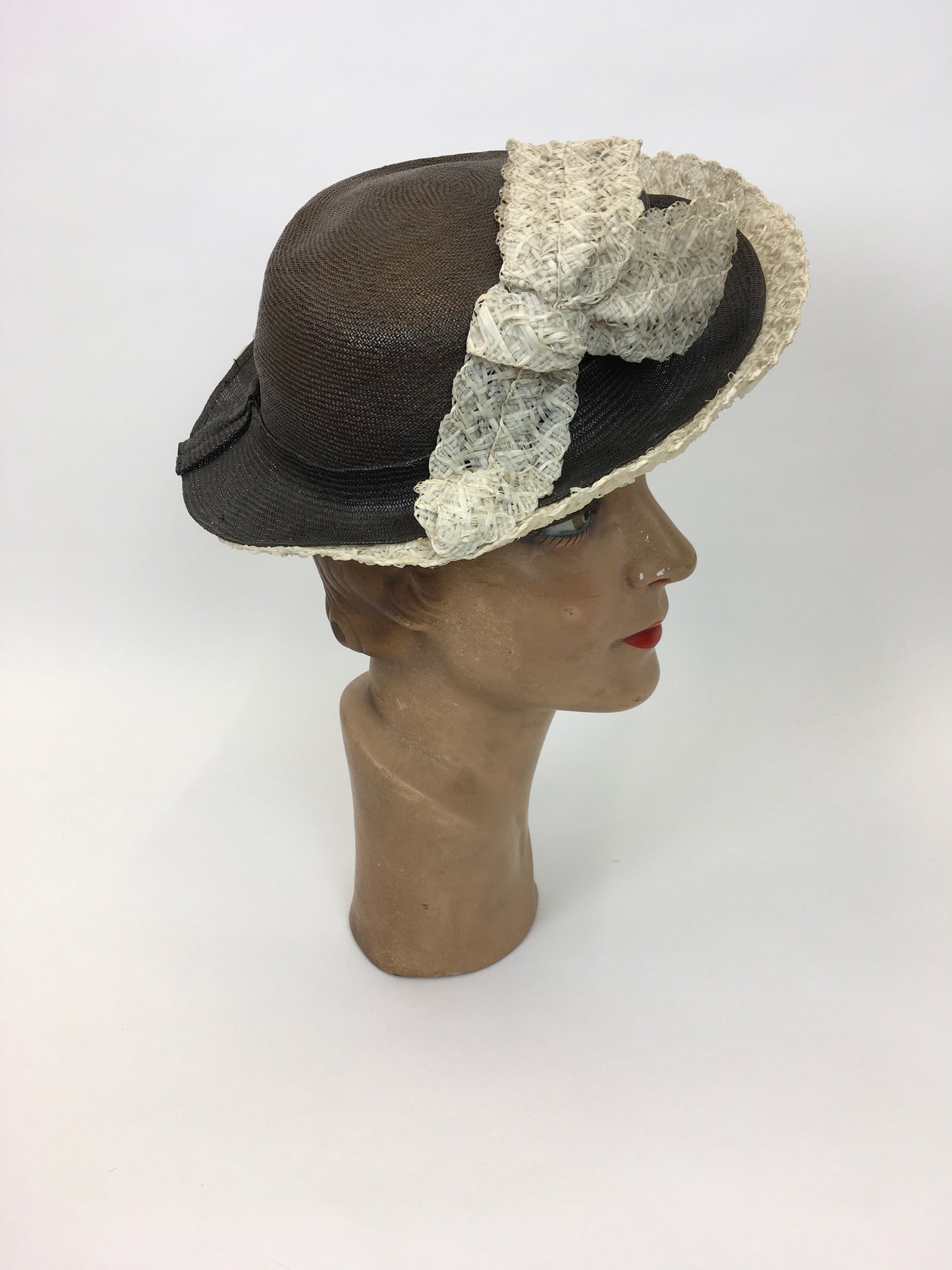 Original 1940’s Brown Grosgrain Topper Hat - With a Fabulous Cream Raffia Trim and Bow Detailing