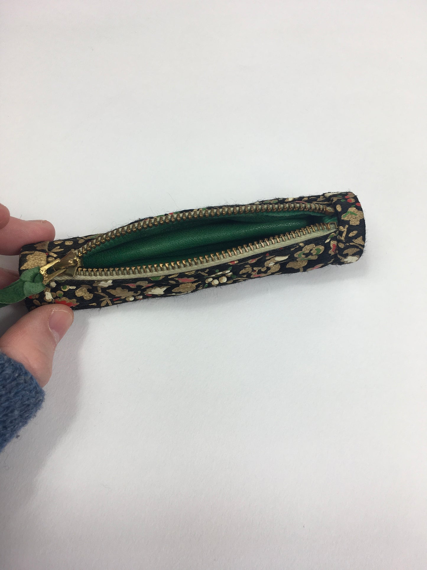 Original 1930’s Handpainted Expandable Coin Purse - In An Exquisite Floral in Gold, Green and Red