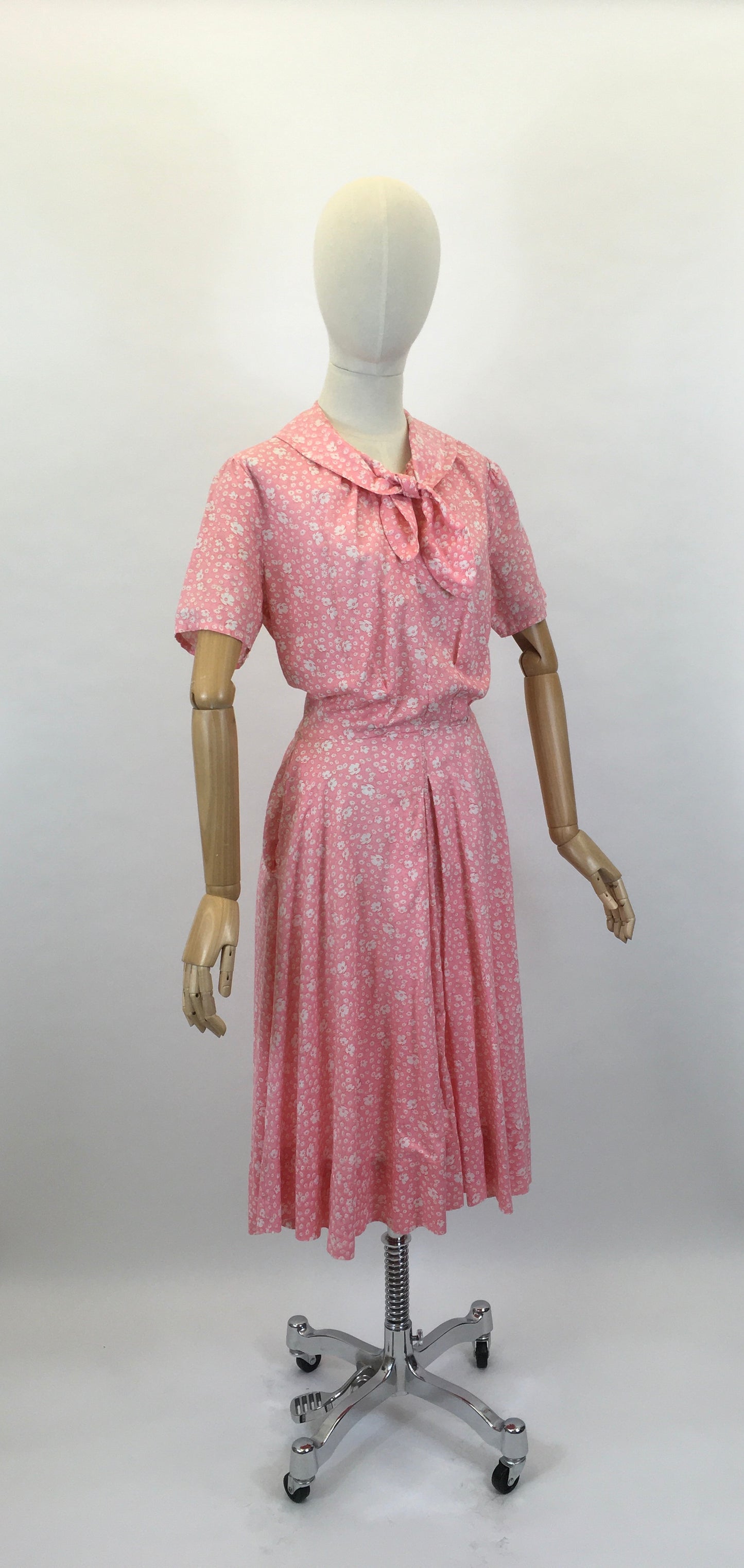 Original late 1940’s Handmade Frock - In a Lovely Pink Floral Cotton