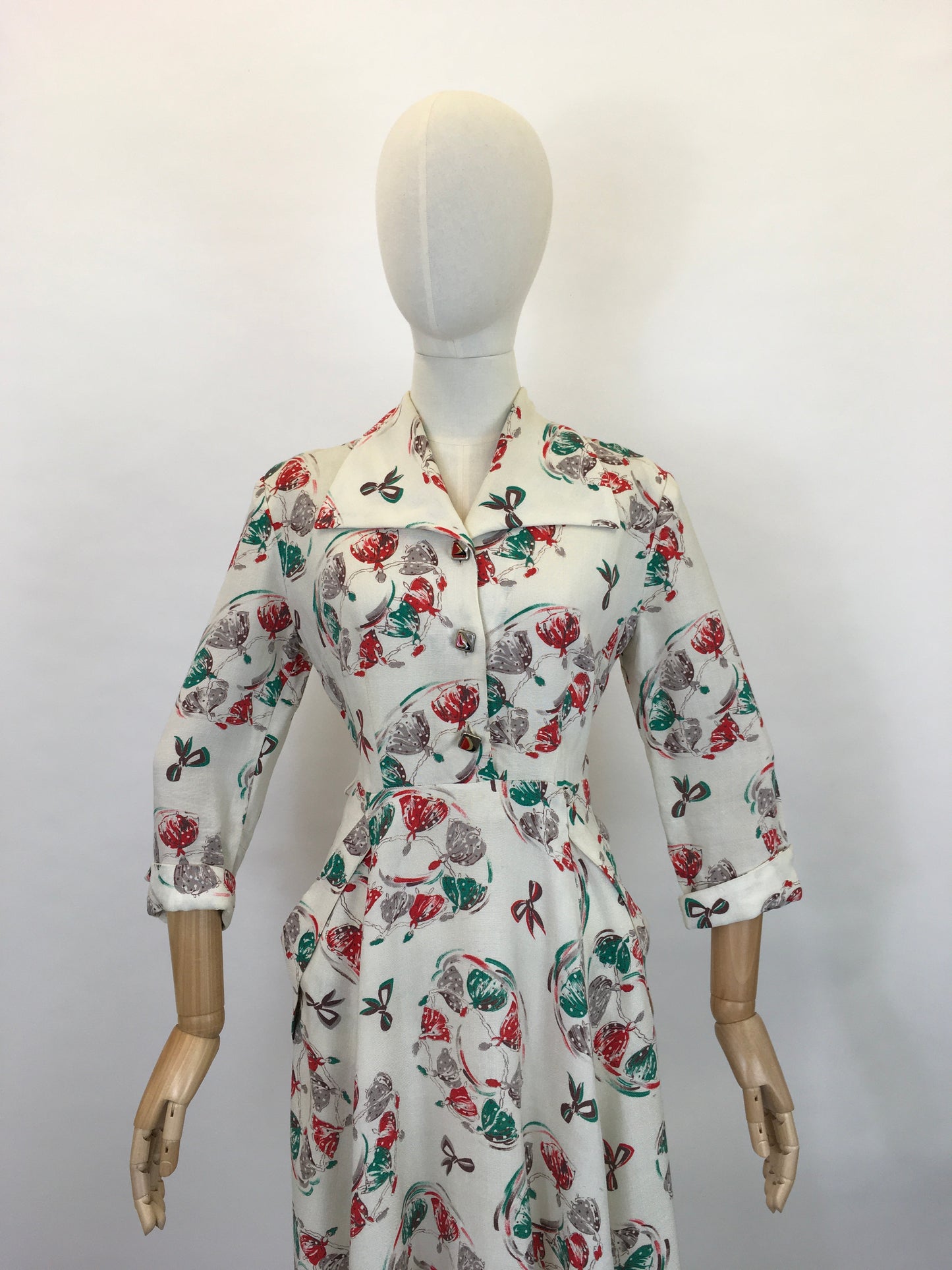 Original 1940’s STUNNING Moygoshal Linen Novelty Print Dress - Featuring Ballerinas and Bows