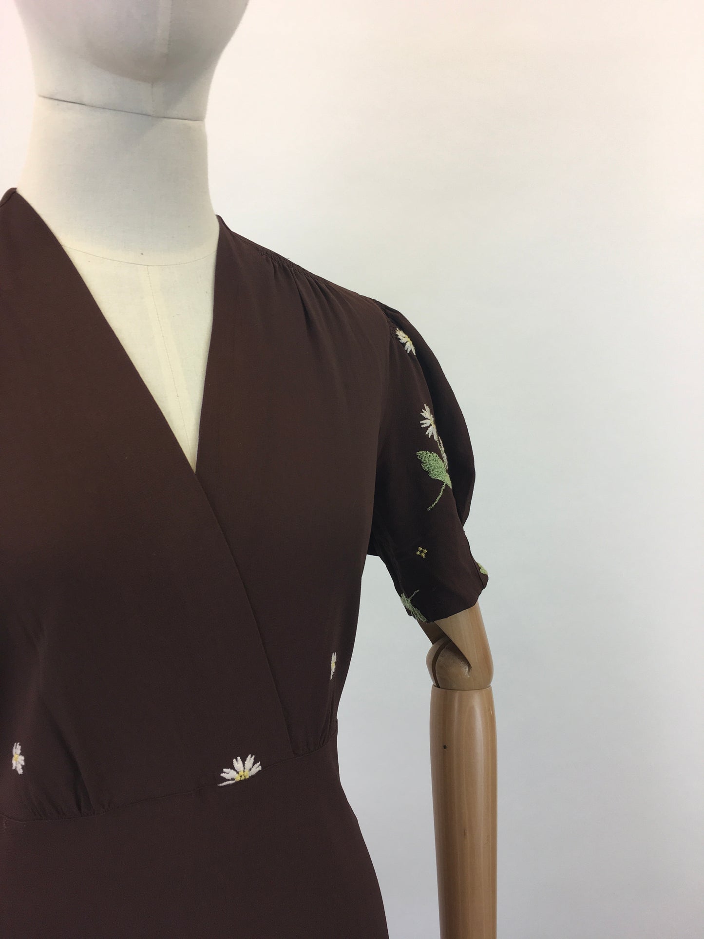 Original Sensational Late 1930's Early 1940's ' Princess Frocks' Dress - In Warm Brown & Embroidery In Yellow & Green