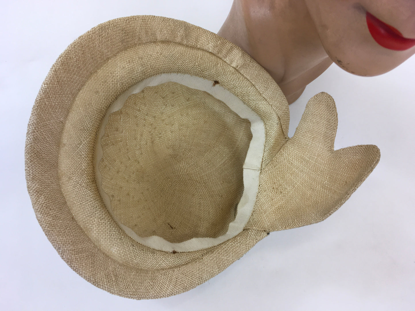 Original 1940’s Stunning Natural Straw Hat with Millinery Flora - Quirky Backplate Design