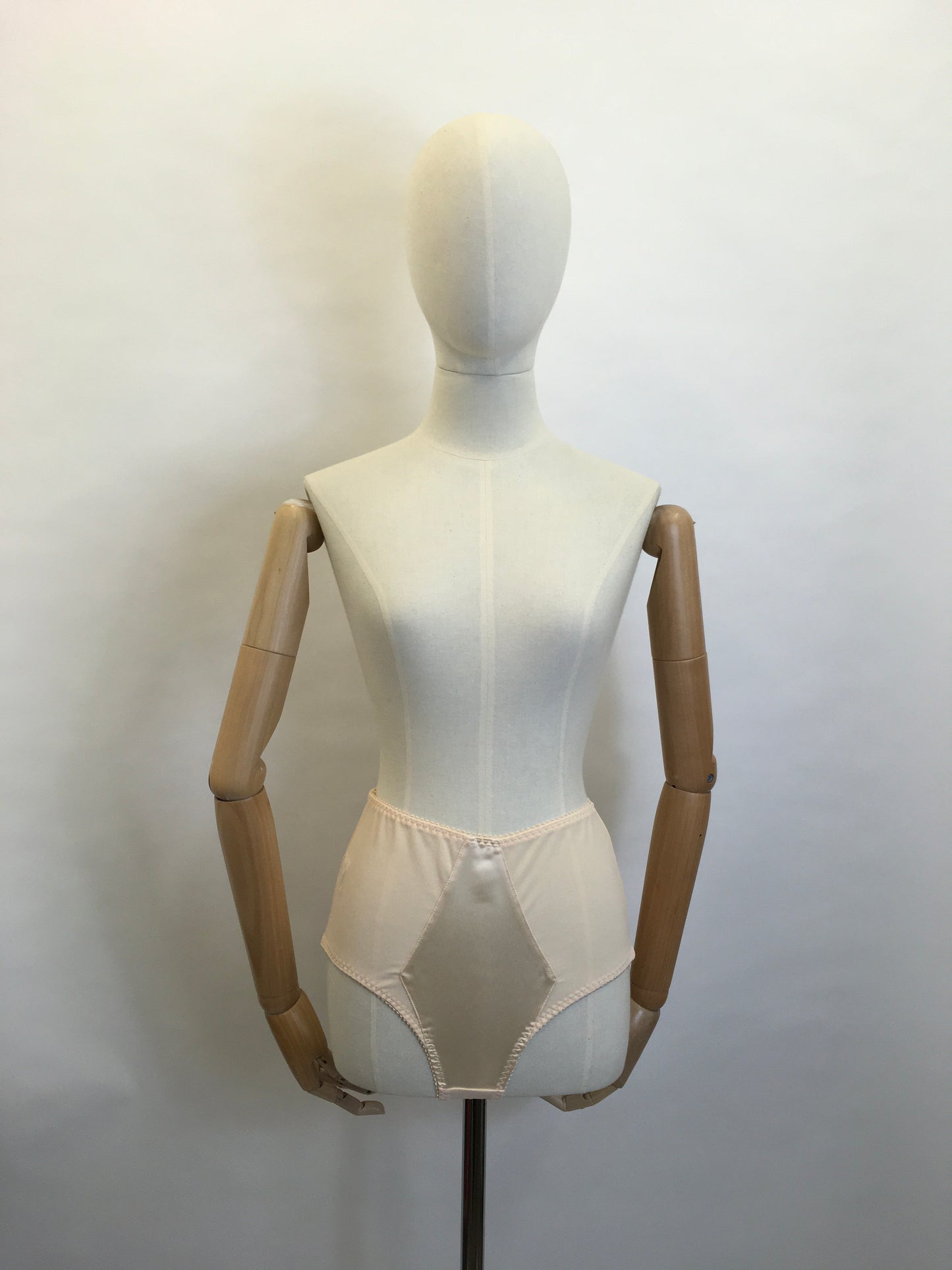 What Katie Did Lingerie - Harlow Nouveau Peach Knickers