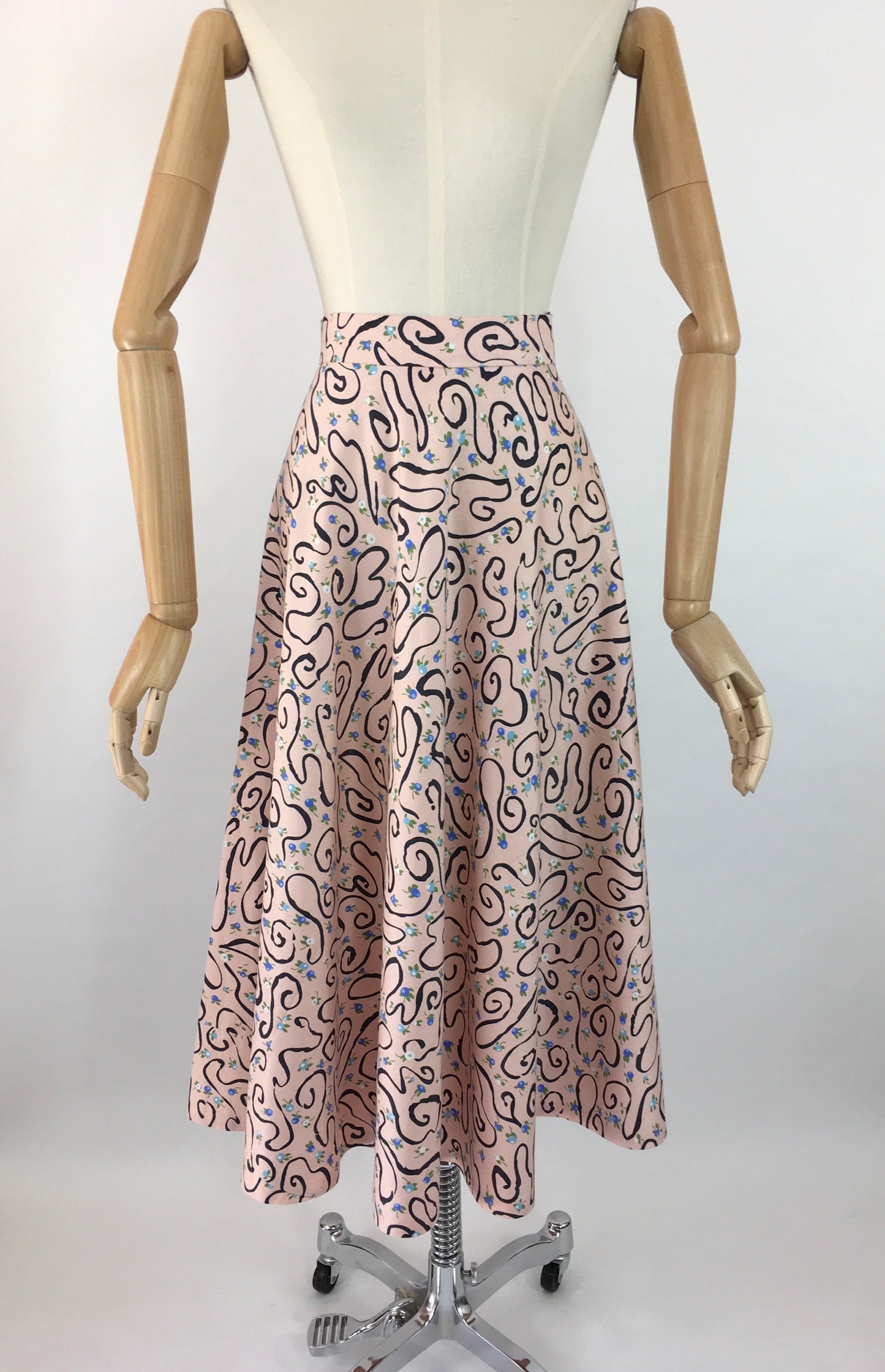 Original Late 1940s Full Circle Skirt - In a Lovely Floral and Swirl Pattern Cotton Sateen