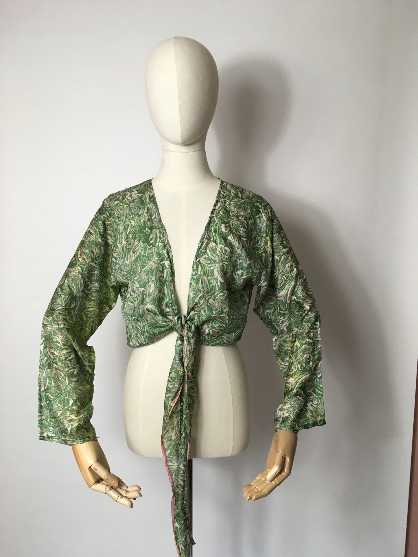Original 1930’s Floral Silk Wrap / Bolero - In a beautiful Angelic Colour Pallet