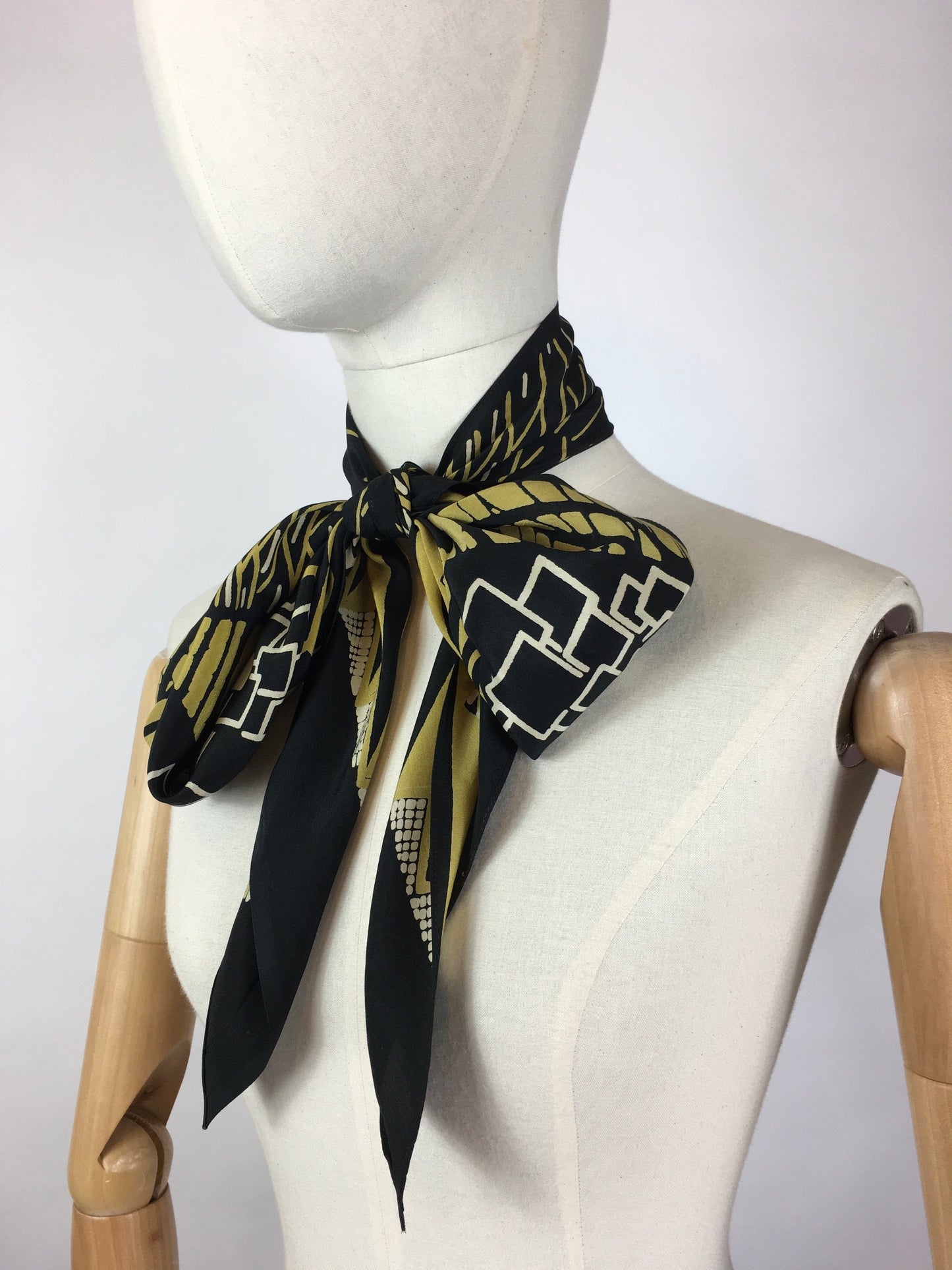 Original 1930’s SENSATIONAL Silk Deco Pointed Scarf - In Black, Gold & Cream