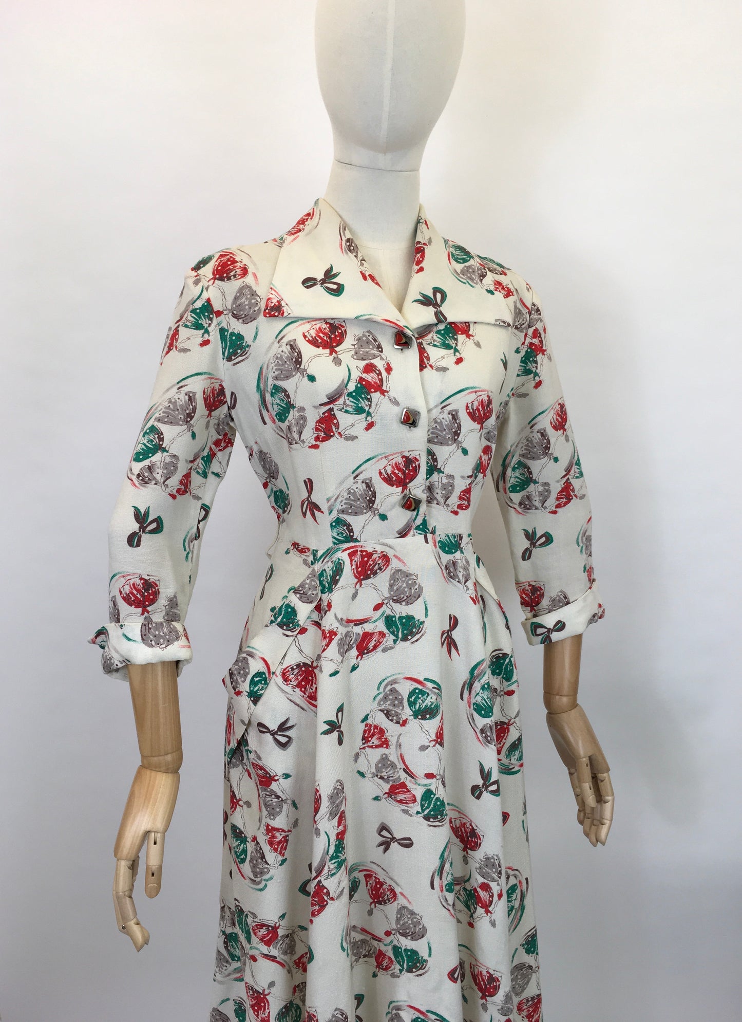 Original 1940’s STUNNING Moygoshal Linen Novelty Print Dress - Featuring Ballerinas and Bows