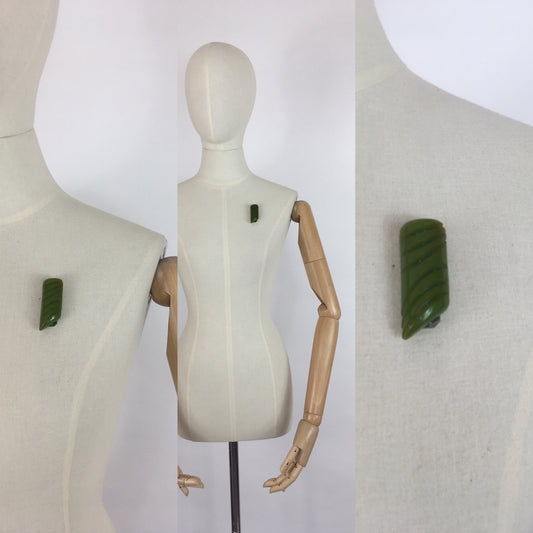Original 1940s Green Carved Bakelite Dress Clip - Lovely Markings