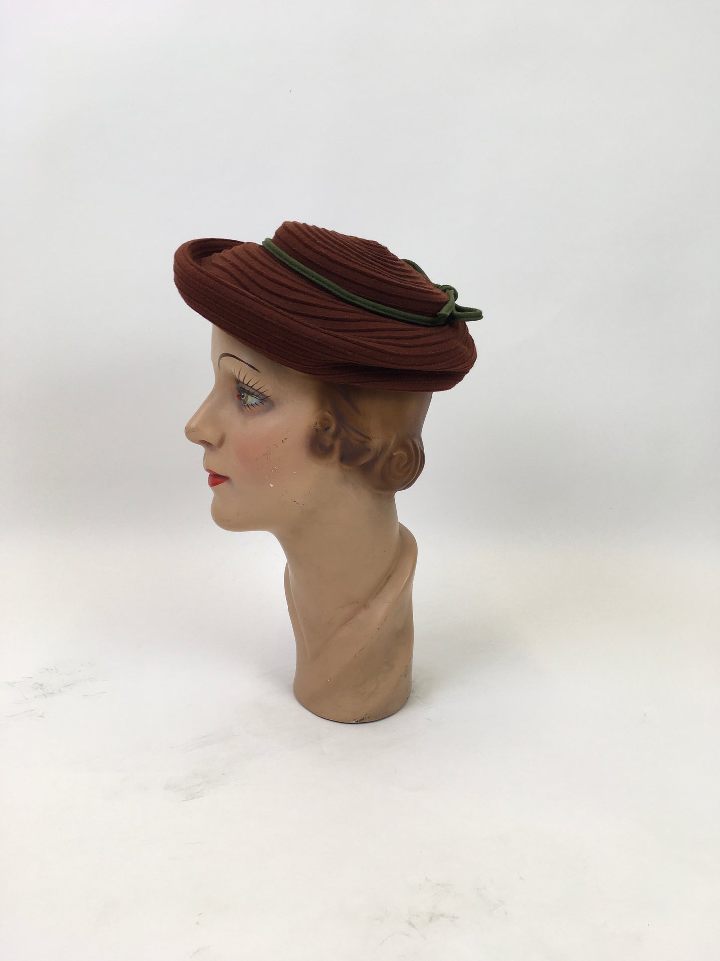 Original 1940's Darling Tilt Hat - In Rust With A Green Bow Trim