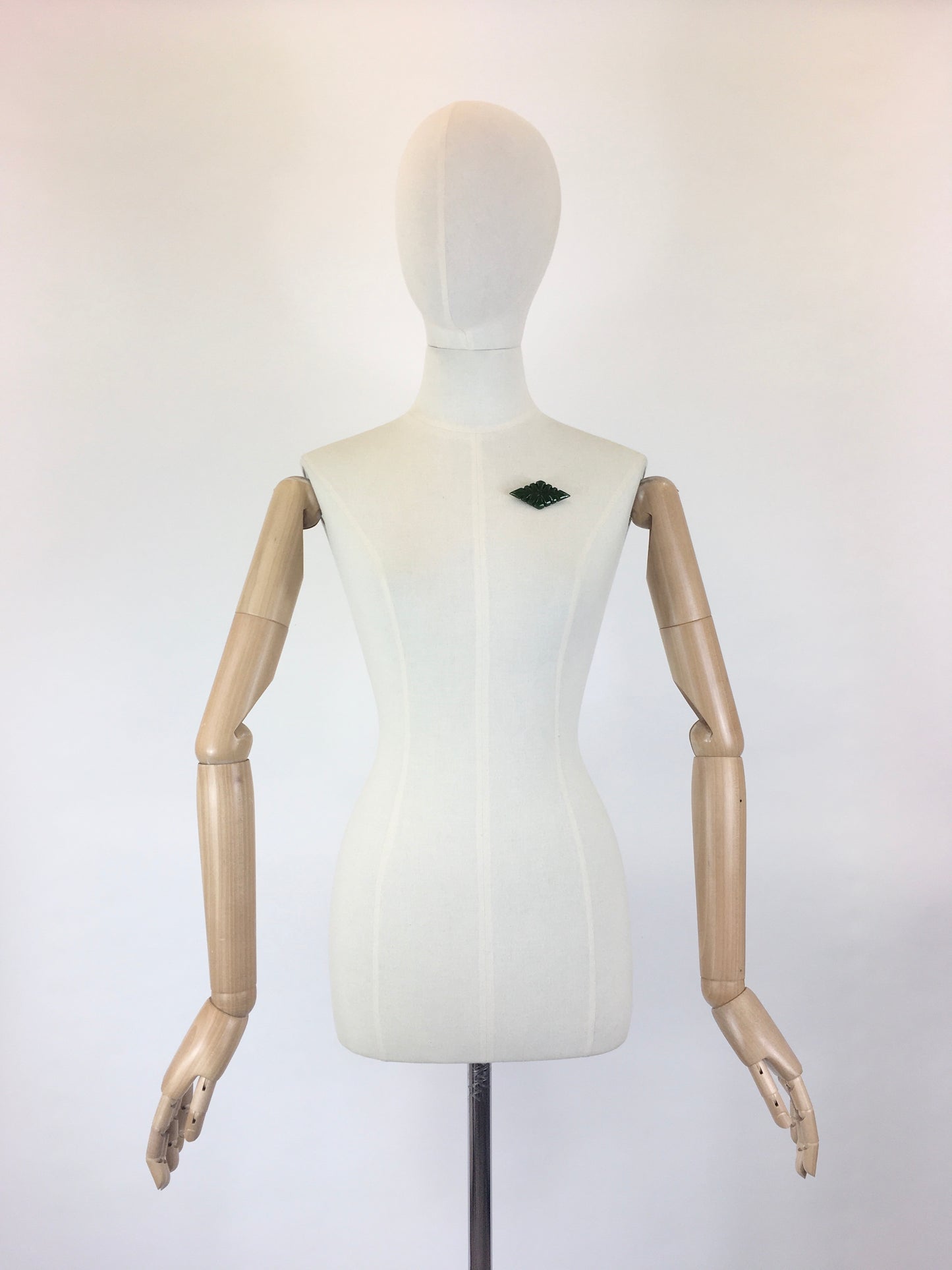 Original late 1940’s early 1950’s Bakelite Leaf Brooch - In Pine Green