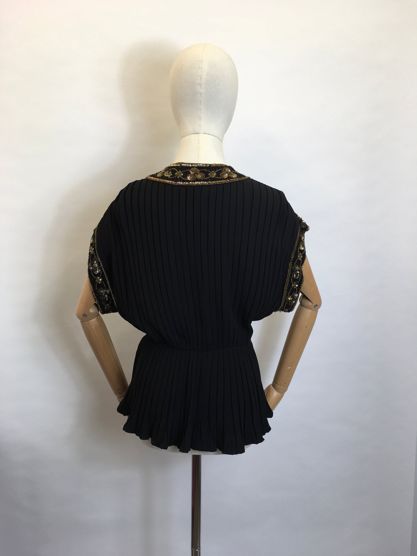 Original 1940’s Double Dinner Plate Label Blouse - Amazing Beadwork and Pleating