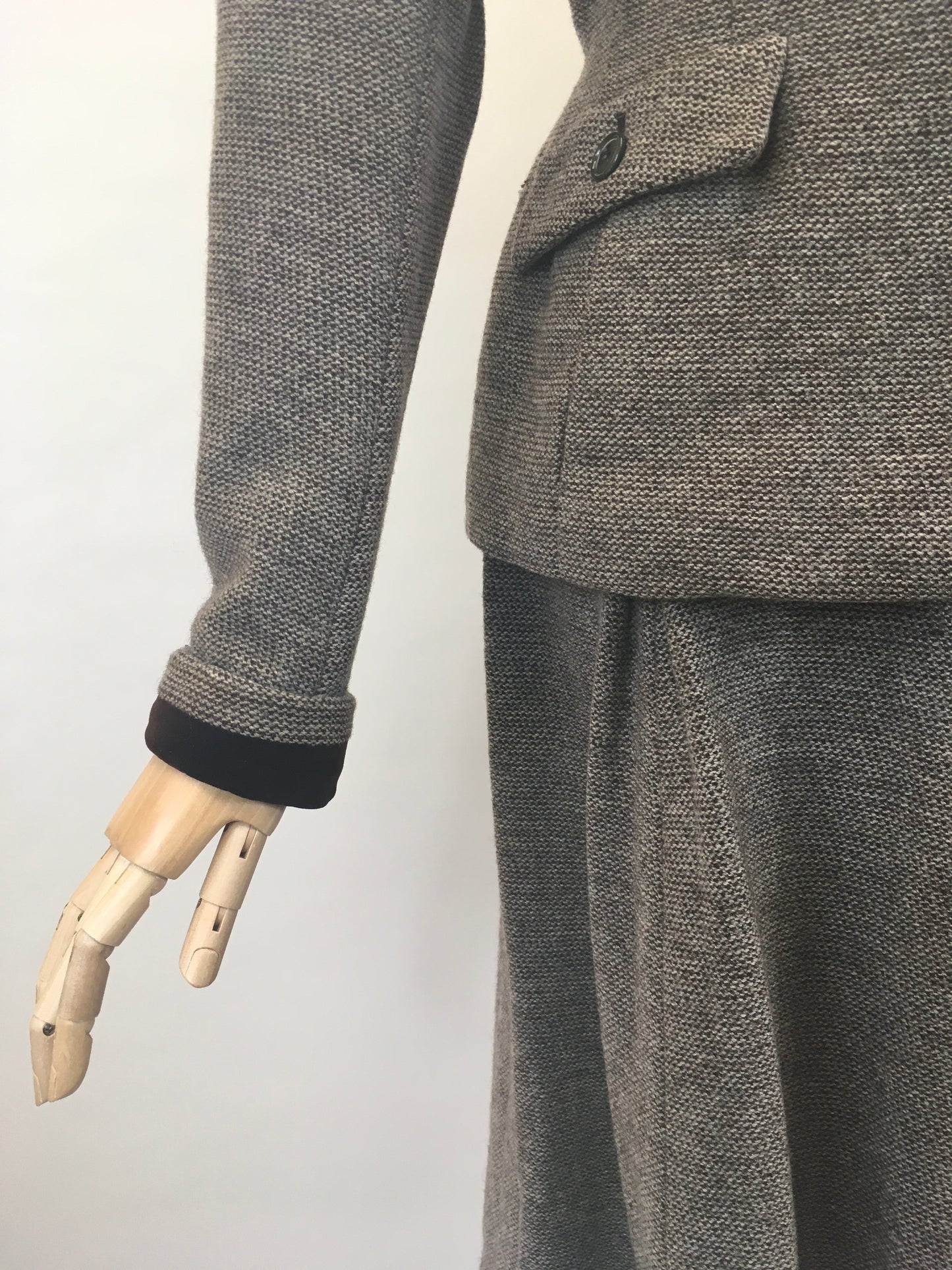 Original 1940’s Beautiful ‘ Hebe Sports ‘ Suit - In A Brown & Cream Woollen Tweed With Brown Velvet Trim