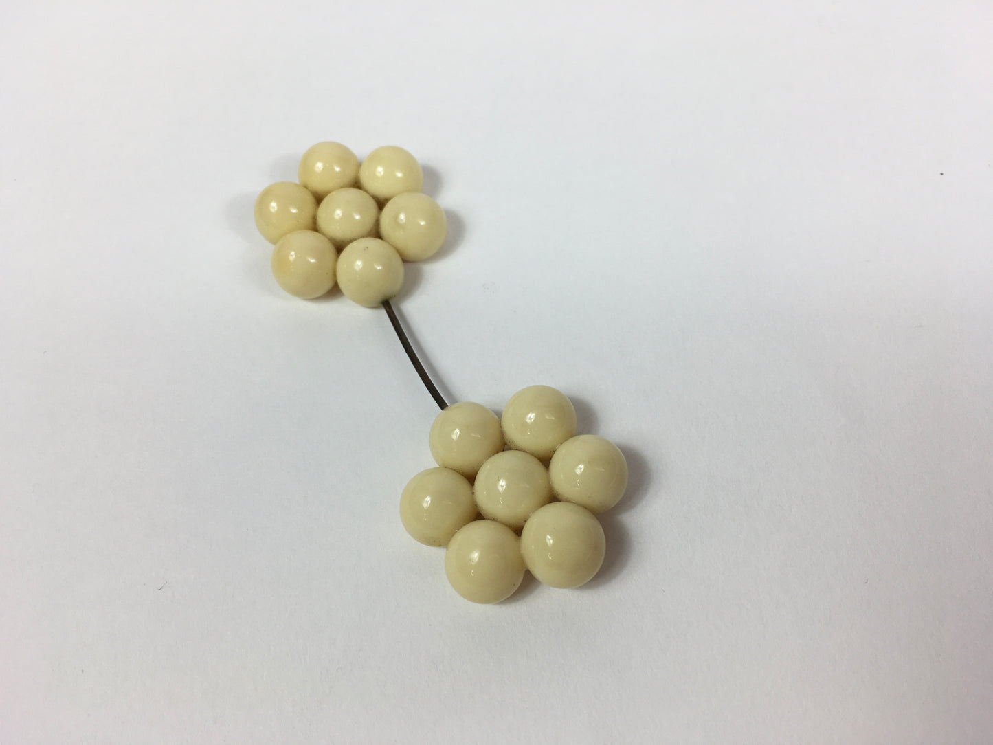 Original 1930’s Cream Hat Flash - In A Beautiful Shaped Design