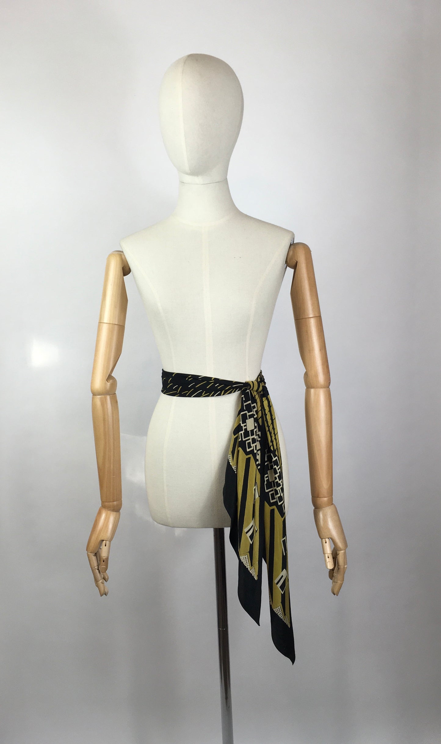 Original 1930’s SENSATIONAL Silk Deco Pointed Scarf - In Black, Gold & Cream