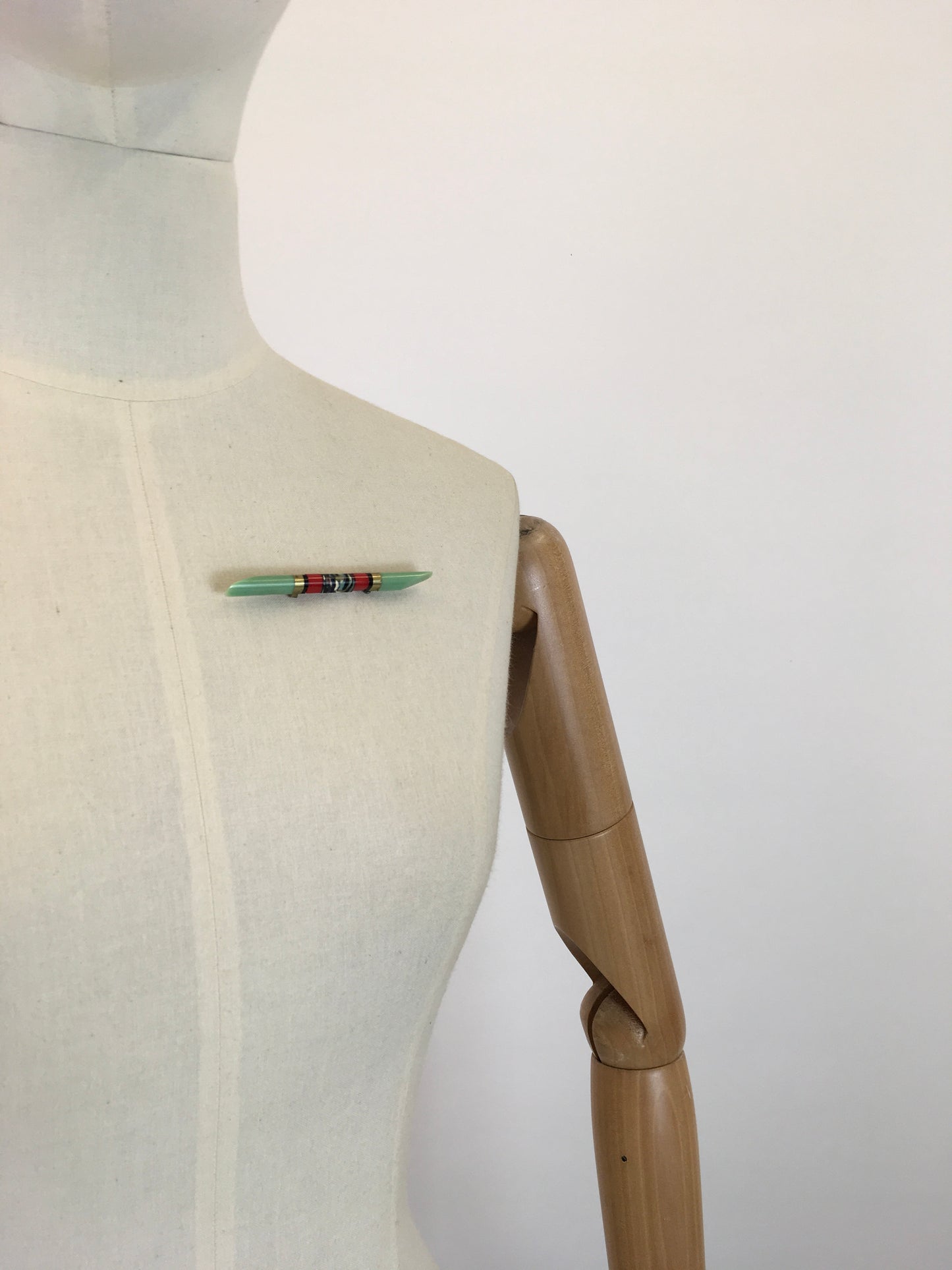 Original 1930's Stunning Bar Brooch - In Deco Green With Red & Marbled Inlay