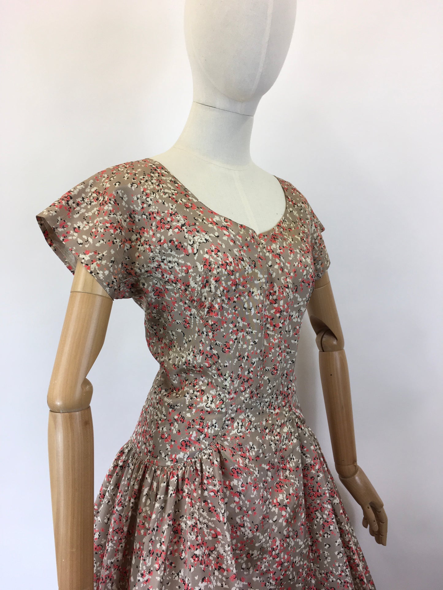 Original 1950’s Darling Evening Cocktail Dress - In A Beige, Fawn, Coral & Black Colourway