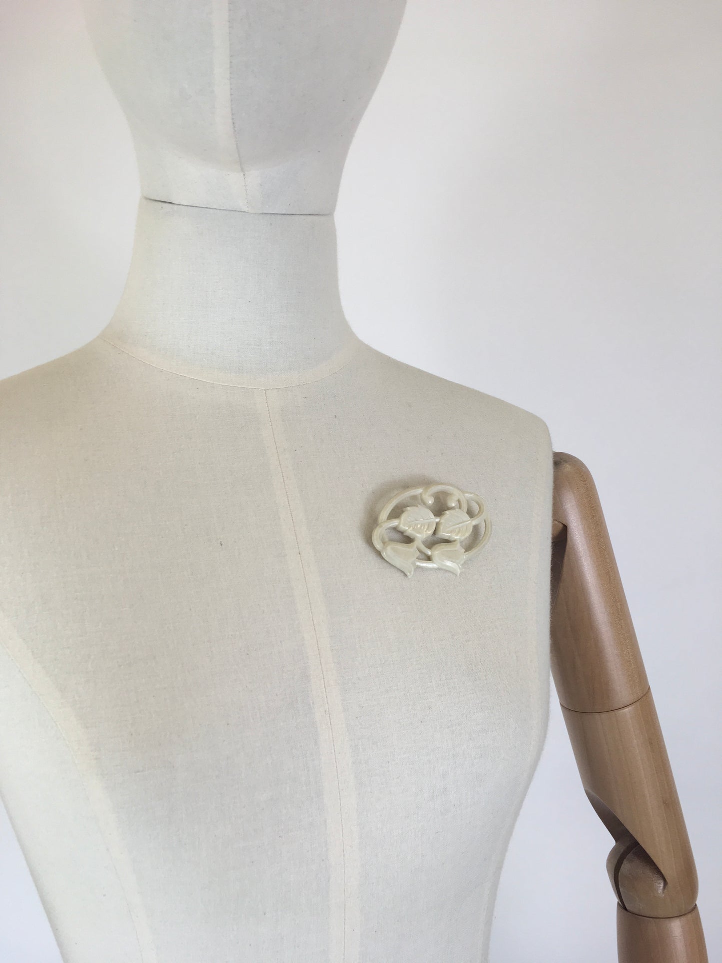 Original 1940’s Early Plastic Brooch - Adorned with Flora and Leaves in Old Cream