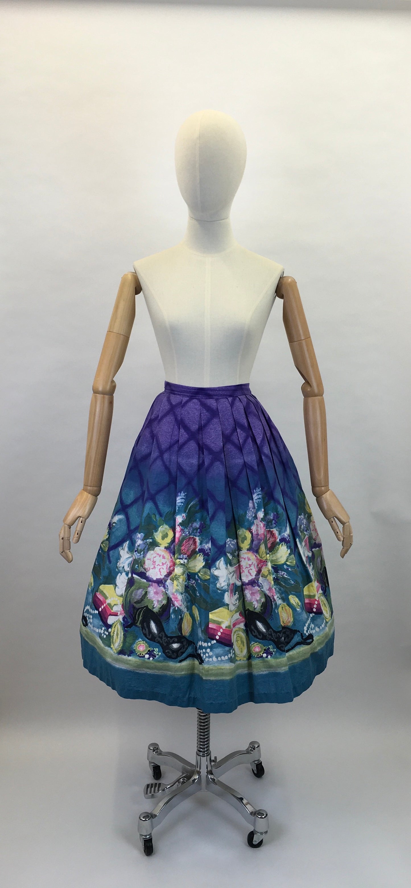 Original 1950s Novelty Print Skirt - In a Fabulous Print Featuring Masks, Books, Jewellery and More