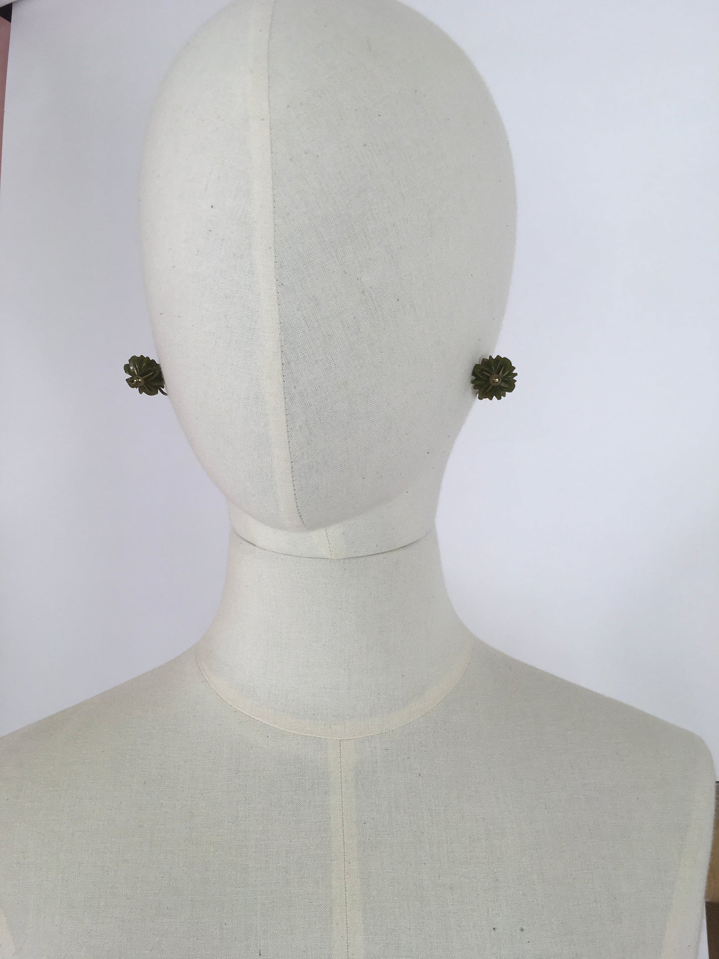 Original 1940s Screw Back Earrings - Green Bakelite And Metal Flowers