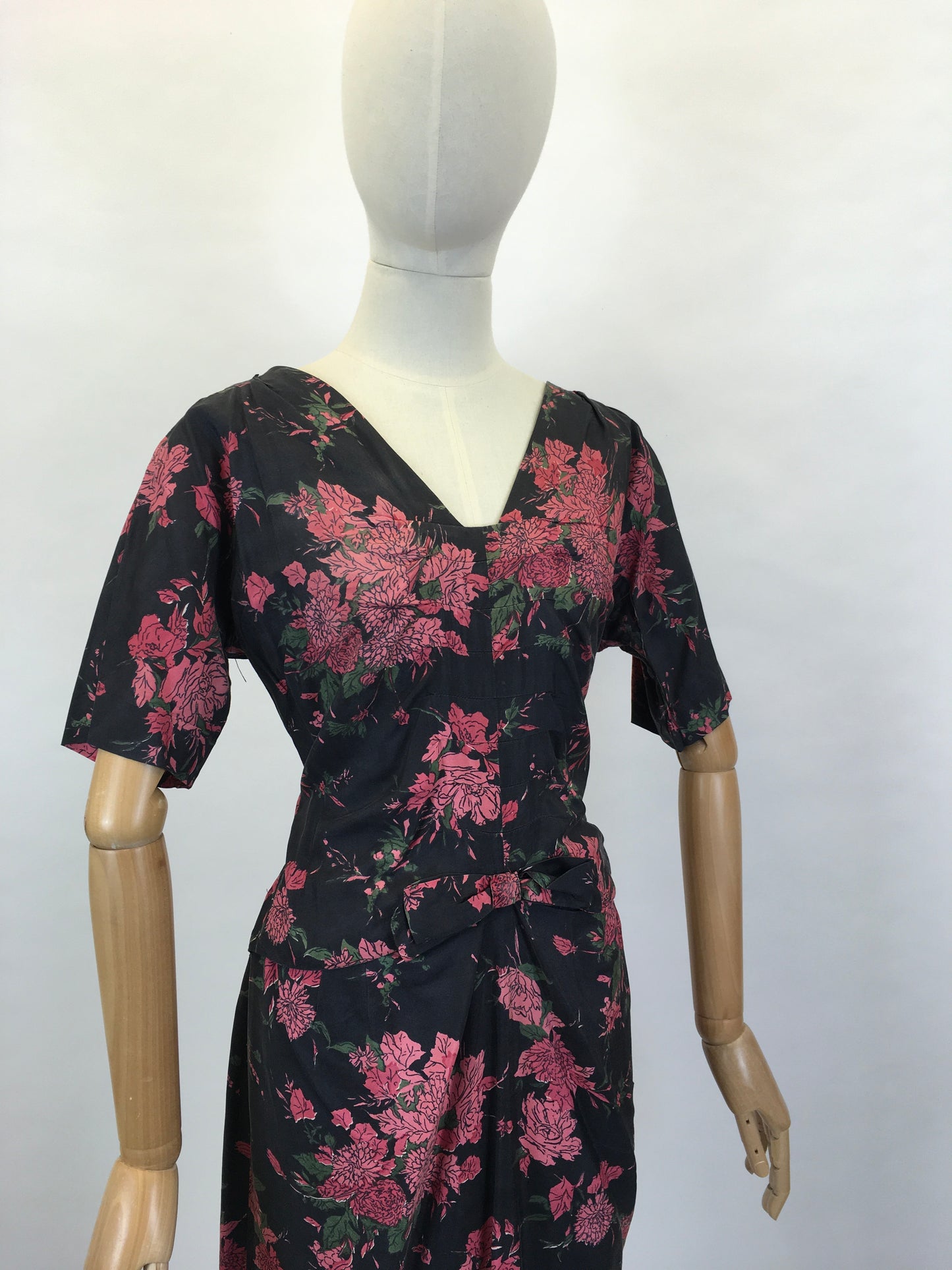 Original 1950’s Fabulous Wiggle Dress - In A Lovely Floral Silk
