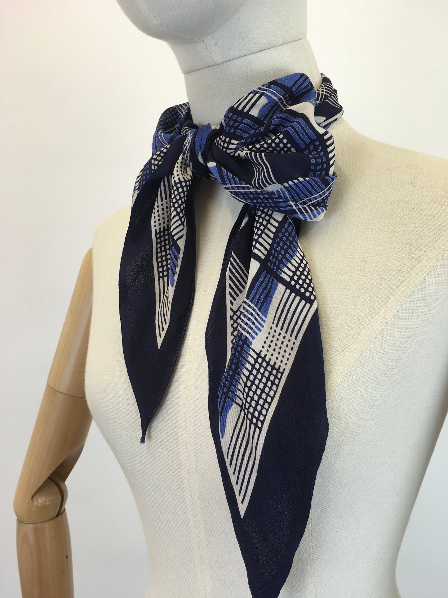 Original 1930’s Stunning Deco Pointed Scarf - In Navy, Cobalt Blue and White