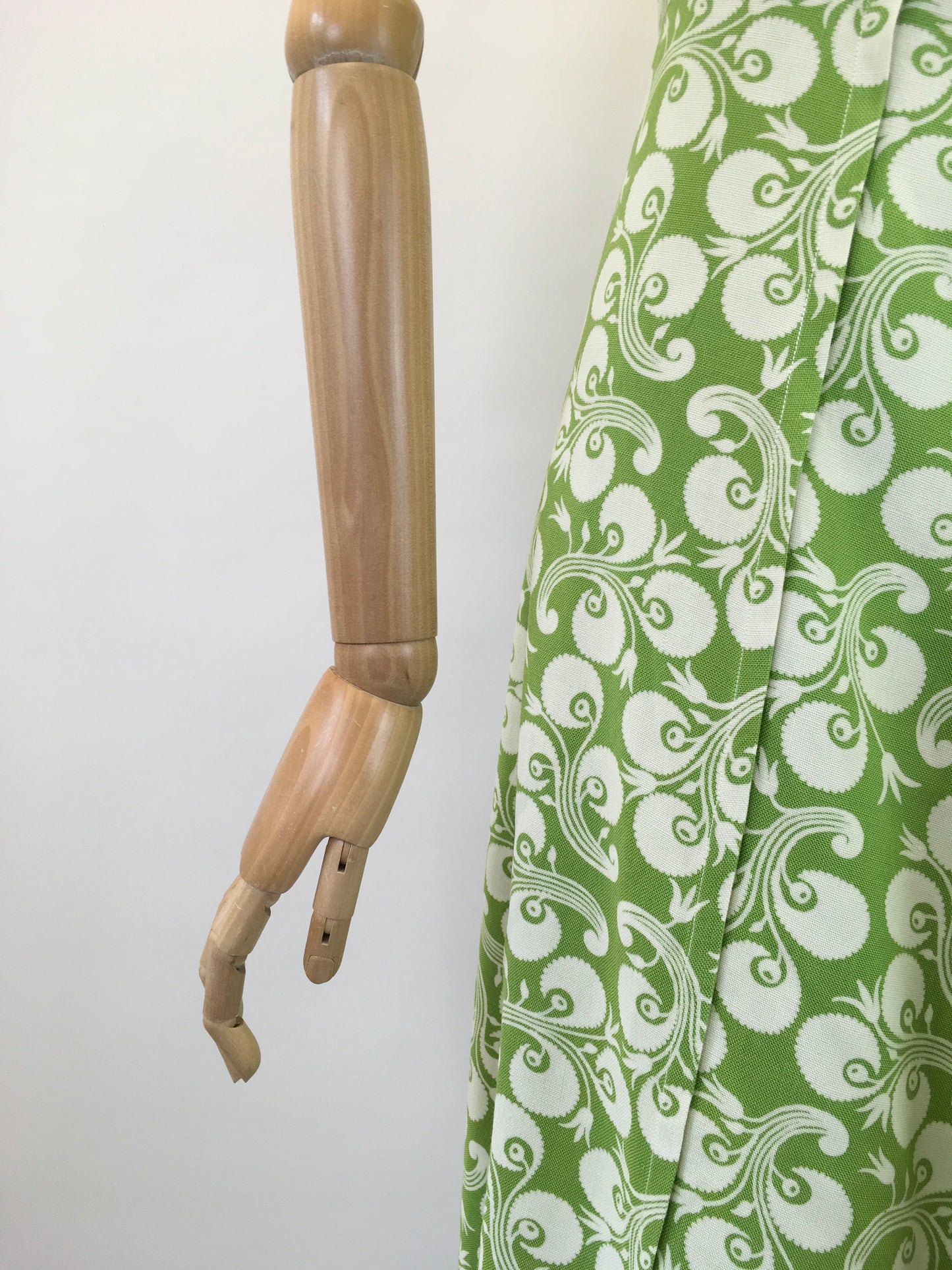 Original 1940's Sublime Linen Sun Dress - In A Zesty Lime Green & Crisp White