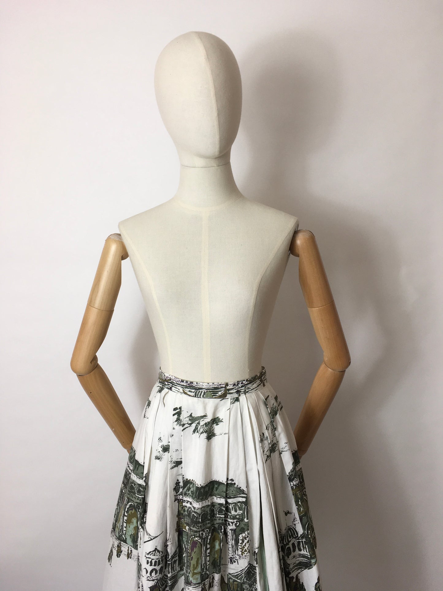 Original 1950’s Novelty Scenic Print Skirt - Featuring Victorian Scenes, Horses & Carriages, Gondolas on the River