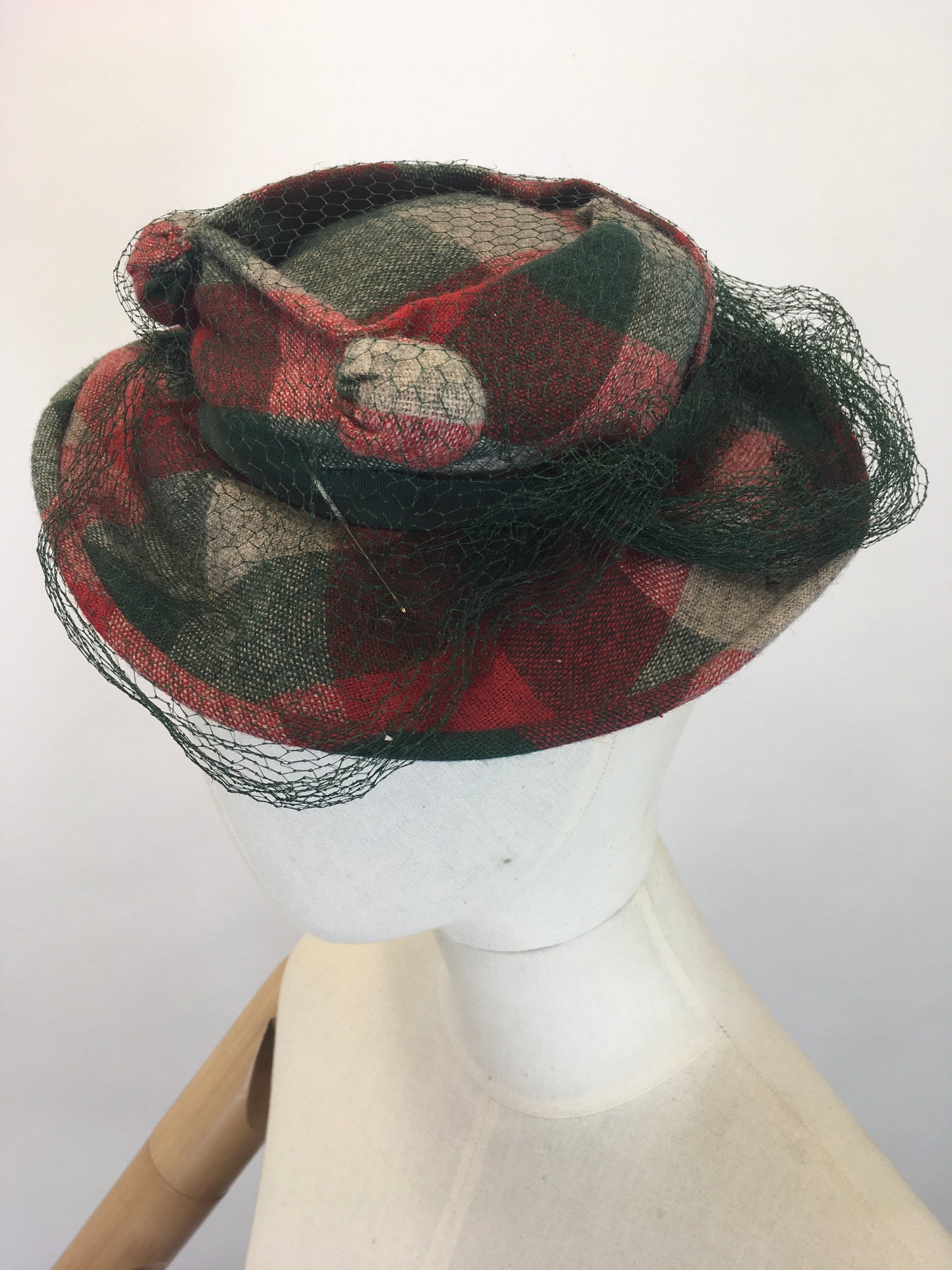 Original 1940's Stunning 2pc Hat and Clutch Bag Set - In A Divine Red, Green & Grey Wool Plaid
