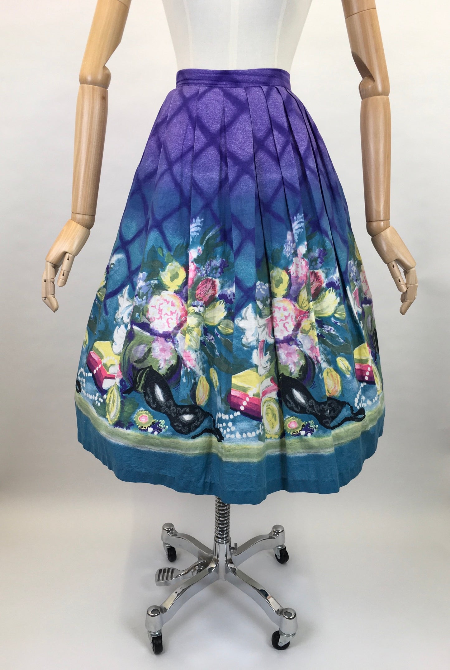 Original 1950s Novelty Print Skirt - In a Fabulous Print Featuring Masks, Books, Jewellery and More