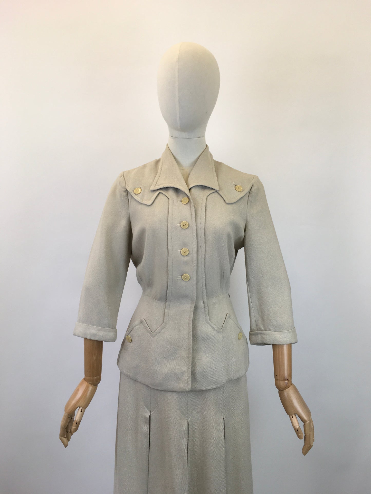 Original Early 1940’s Sensational Moygashal Linen 2pc Suit - By ‘ Fashion Sport’