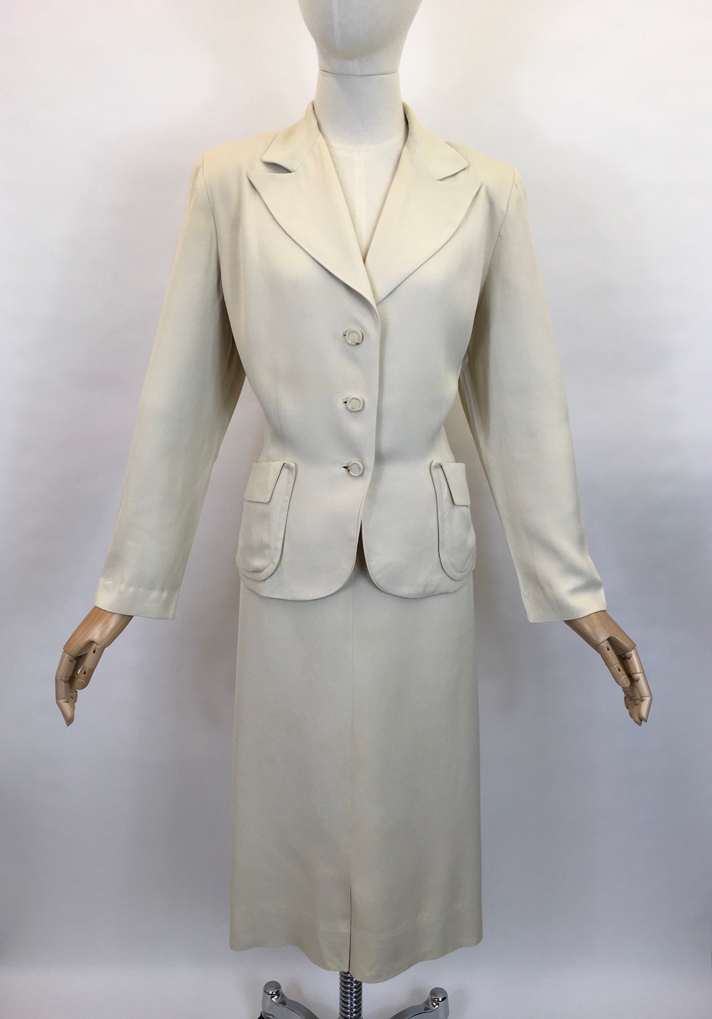 Original 1940’s STUNNING Cream 2pc Suit - With Exquisite Iconic 40’s Tailoring