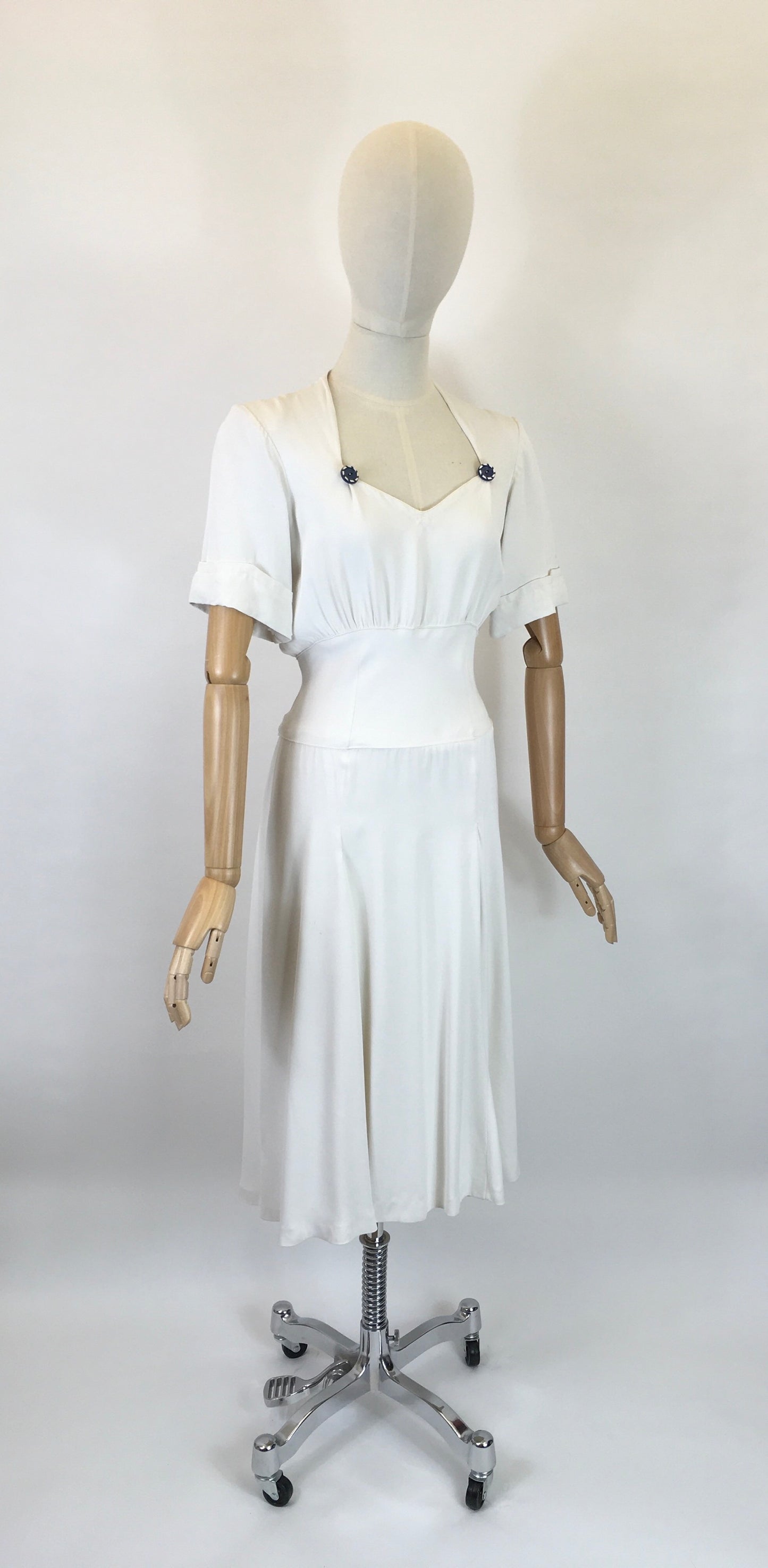 Original 1940’s STUNNING White Dress With Button Detailing  - Oozing a Classic 40’s Silhouette