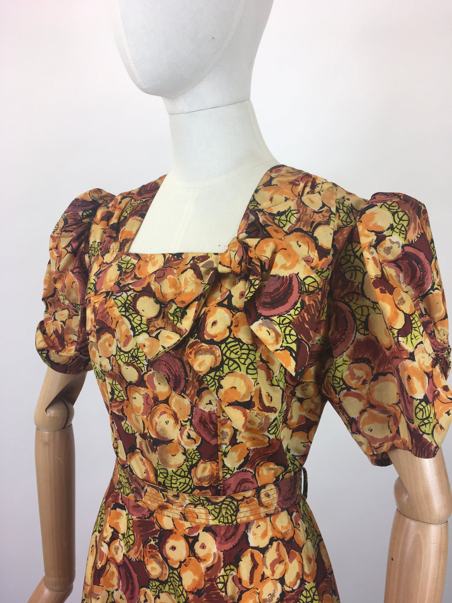 Original 1940’s Double 11 Dinner Plate Label Gown - In Beautiful Tones of Autumnal Hues