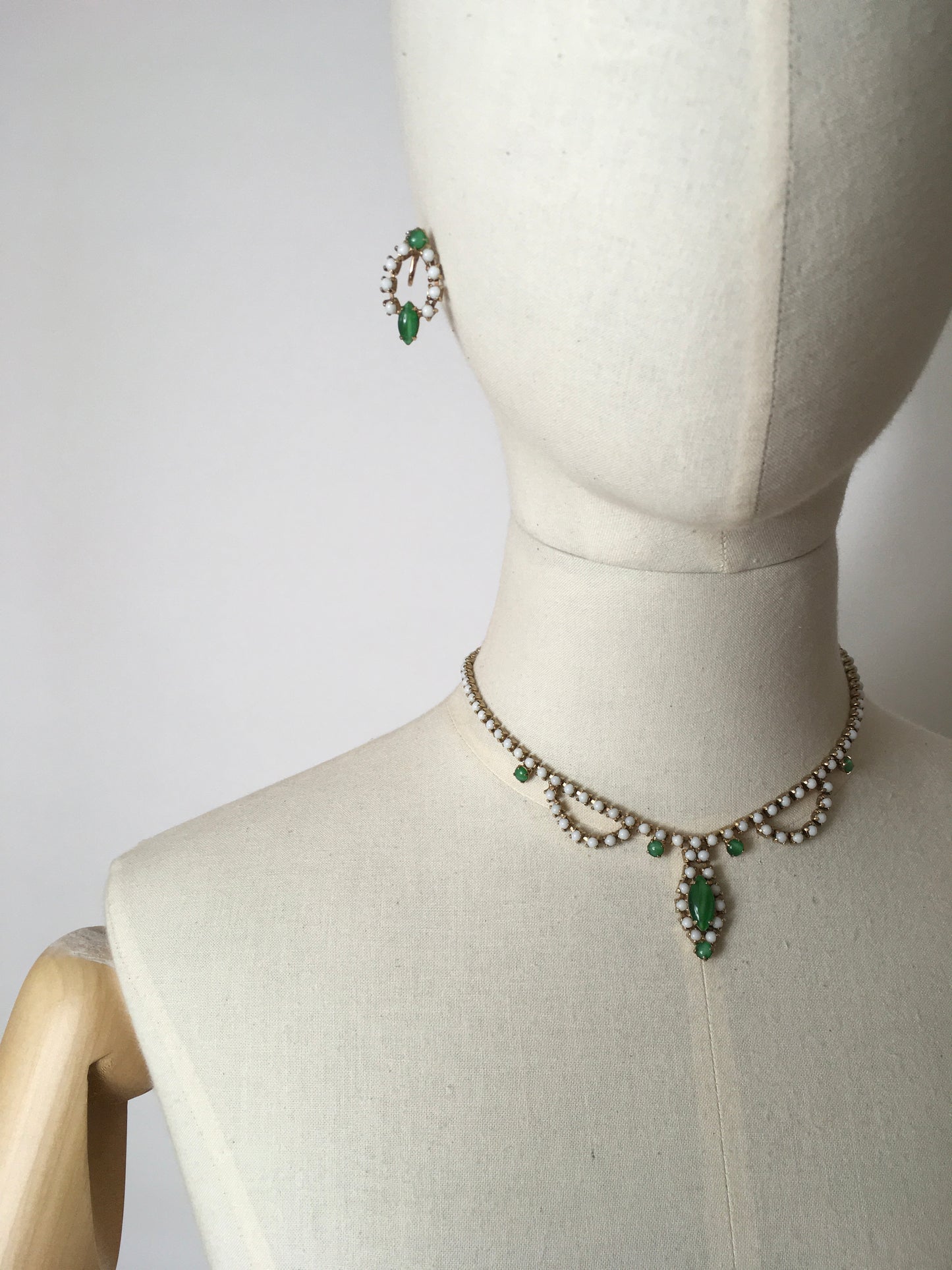 Original 1940’s Costume Jewellery Set - Lovely Set in White & Green