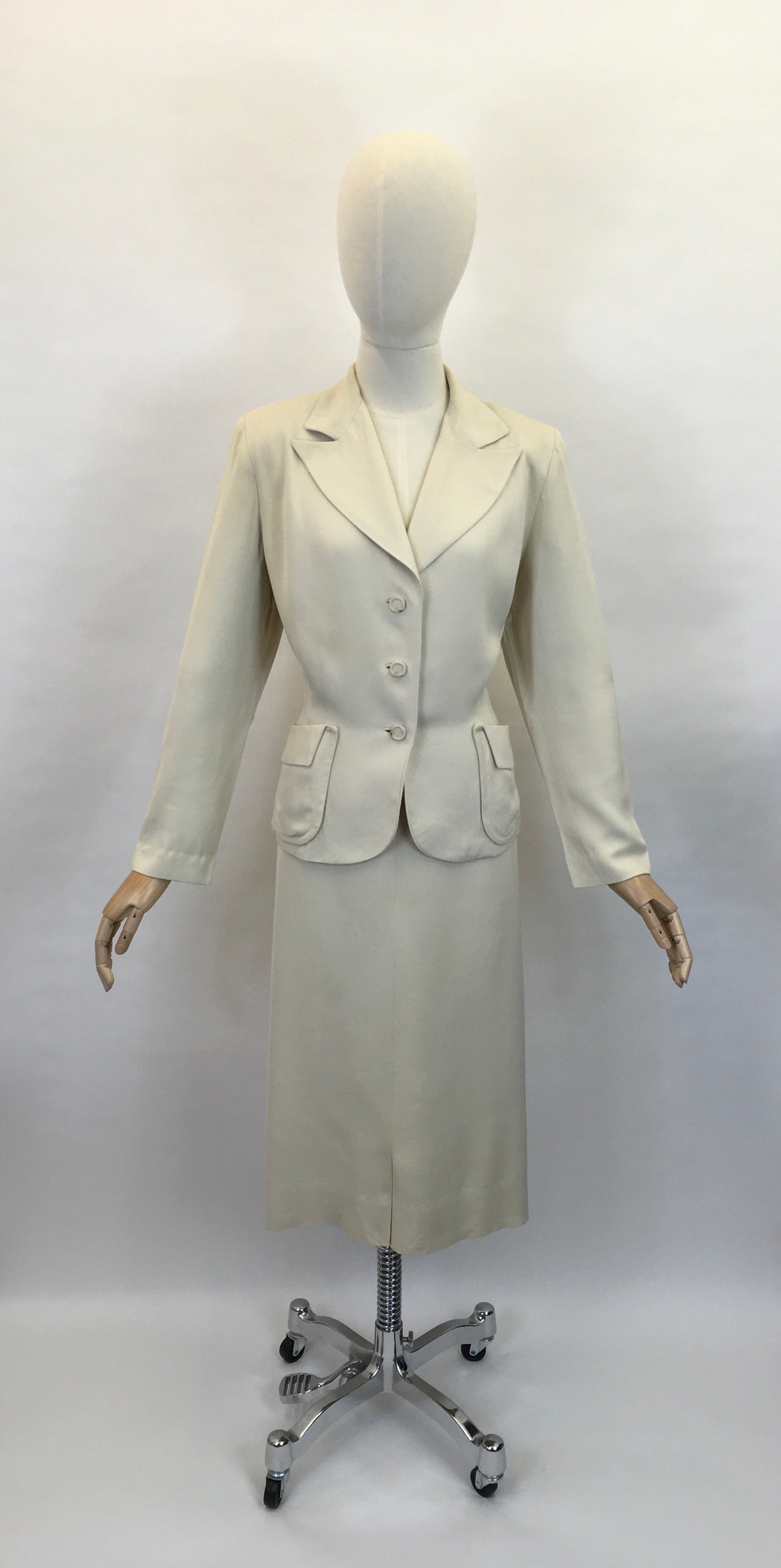 Original 1940’s STUNNING Cream 2pc Suit - With Exquisite Iconic 40’s Tailoring
