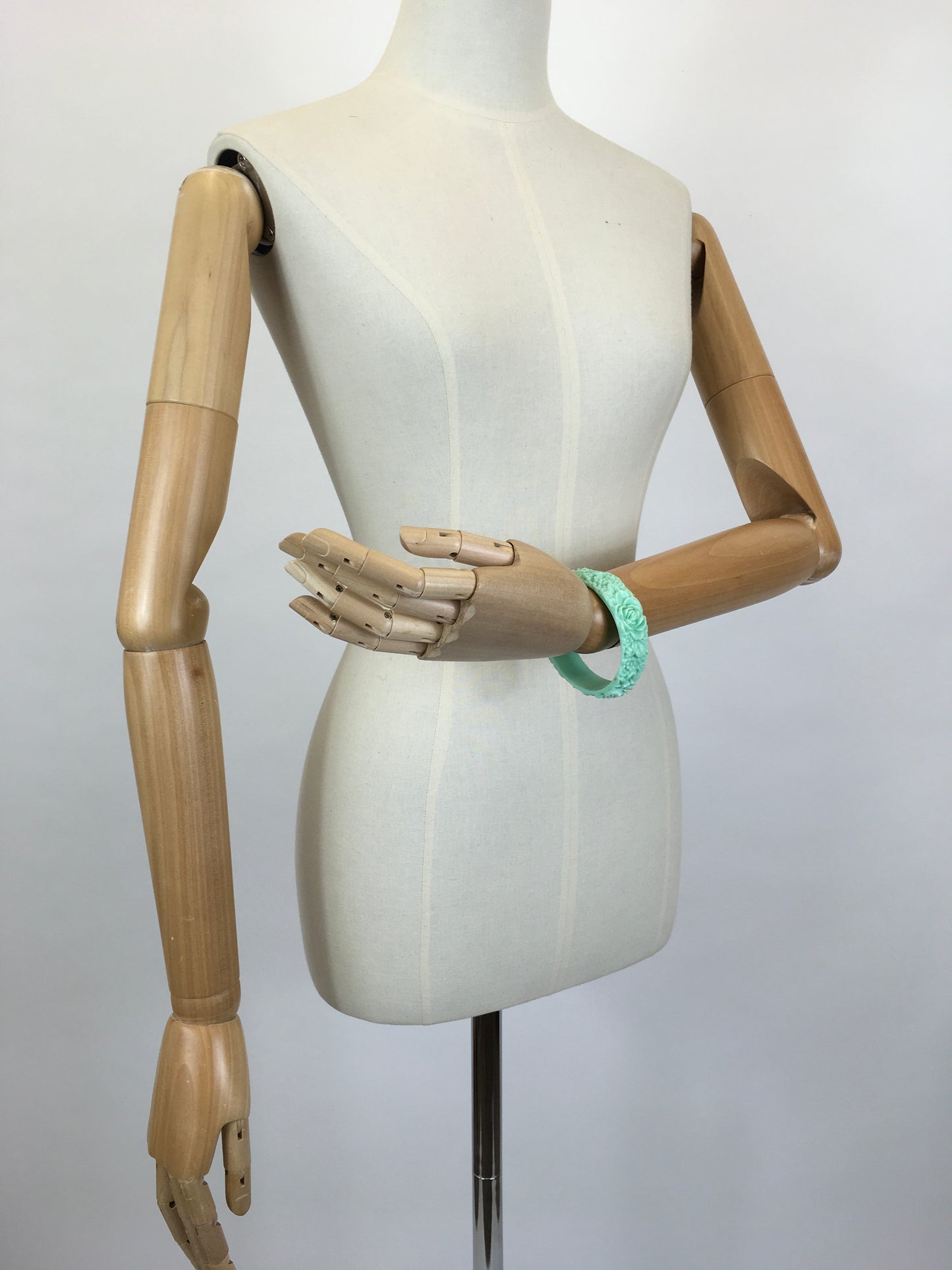 Original 1950’s FABULOUS Pastel Green Plastic Bangle - With Carved Floral Detailing