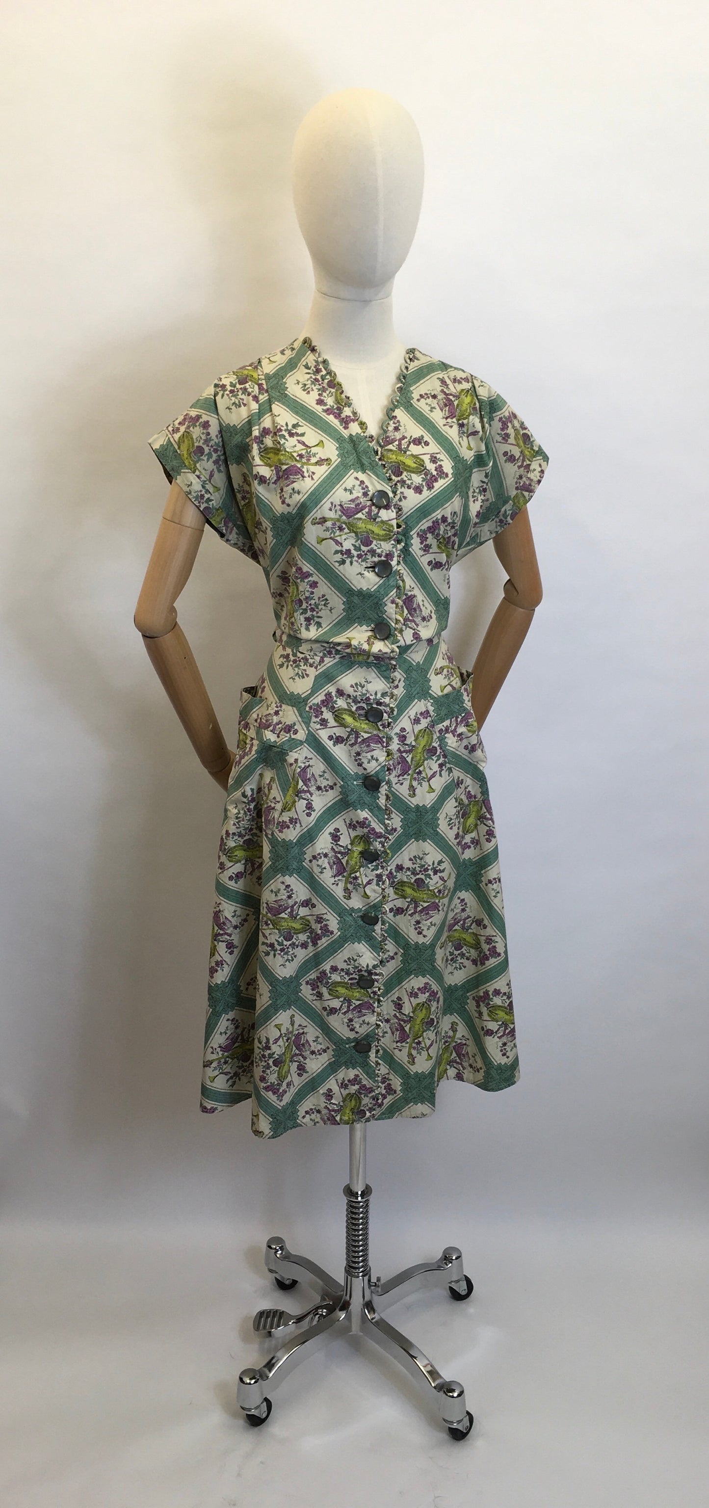 Original 1940's VOLUP Novelty Print - Featuring Amazing Roulette Loop Detailing