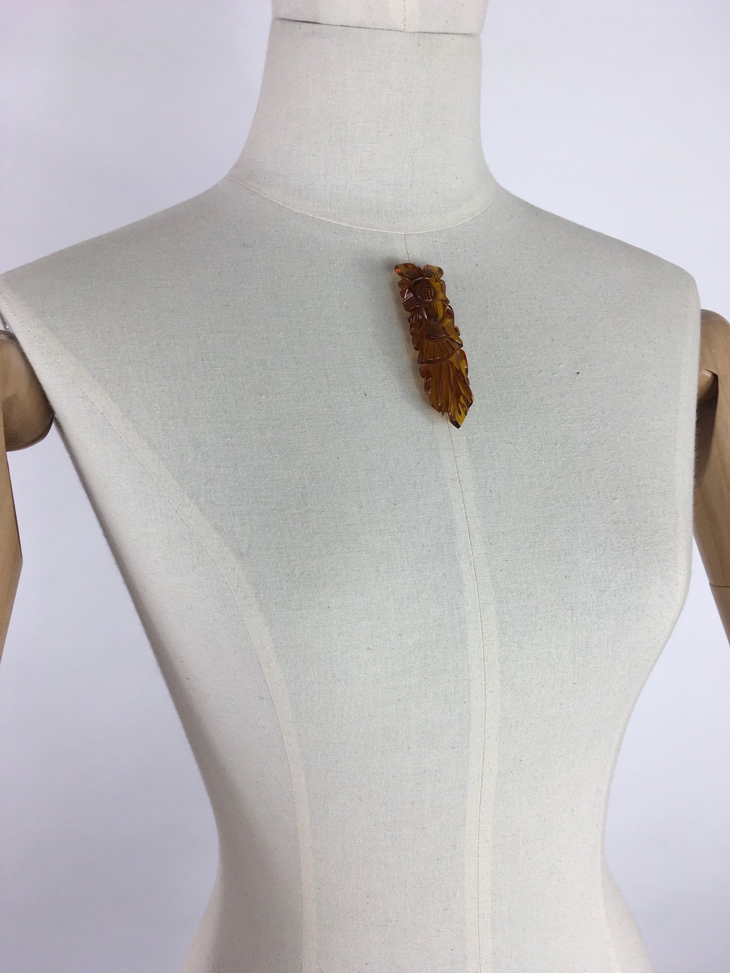 Original 1940’s Chunky Carved Bakelite Dress Clip - In a Lovely Apple Juice Colour