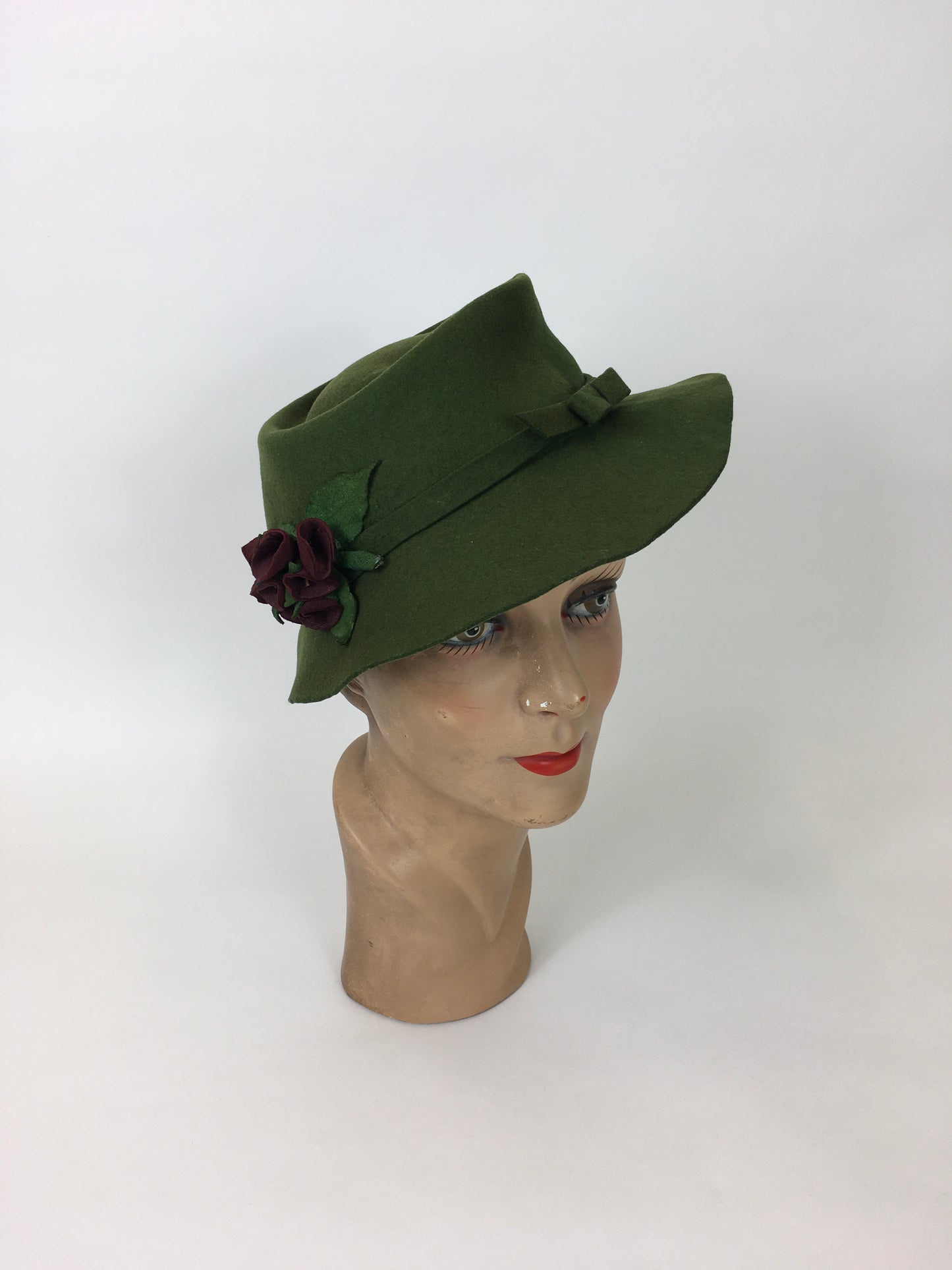 Original Late 1930’s / 1940’s Bottle Green Hat - With Bow and Suede Floral Arrangement