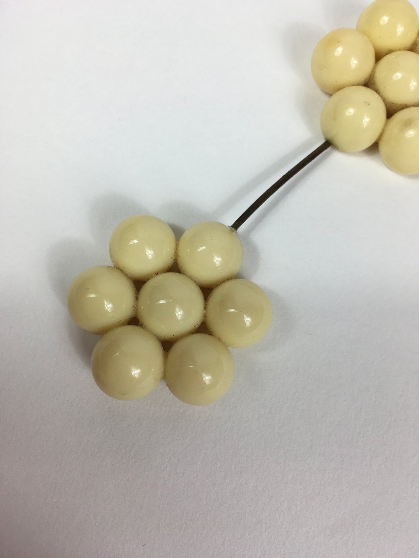 Original 1930’s Cream Hat Flash - In A Beautiful Shaped Design