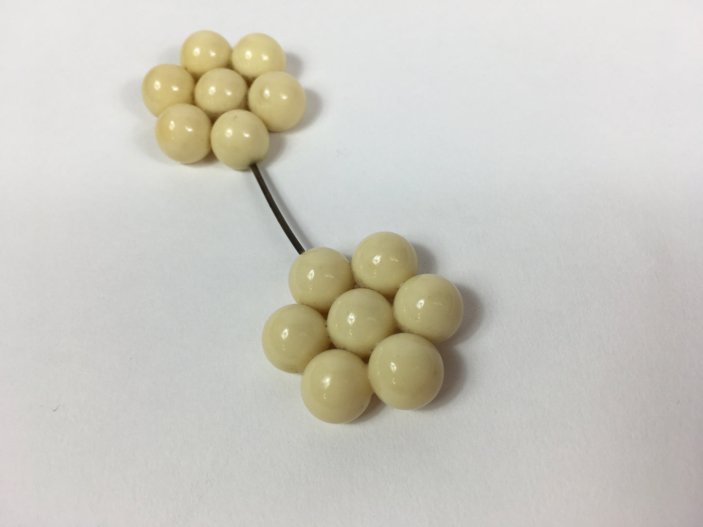 Original 1930’s Cream Hat Flash - In A Beautiful Shaped Design