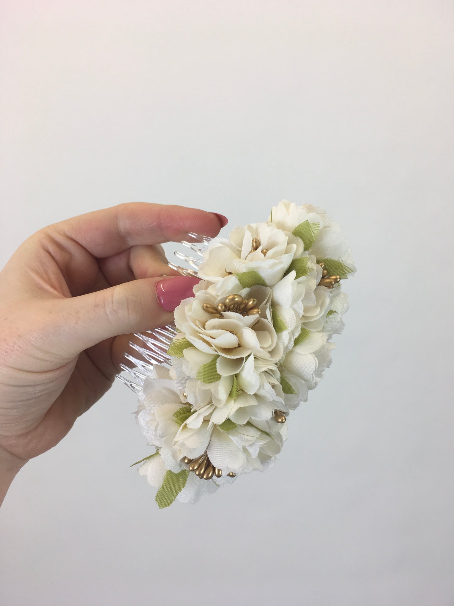Reproduction Hairflower Comb by ' Pin Up Curl' - In White and Gold