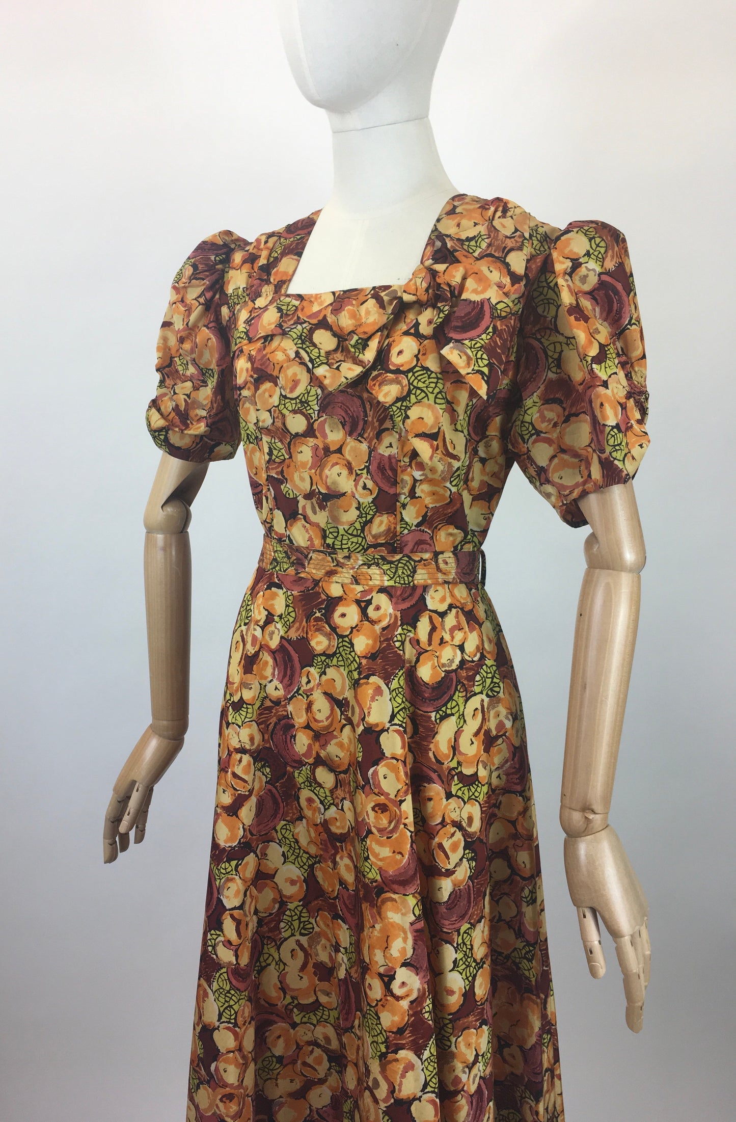 Original 1940’s Double 11 Dinner Plate Label Gown - In Beautiful Tones of Autumnal Hues