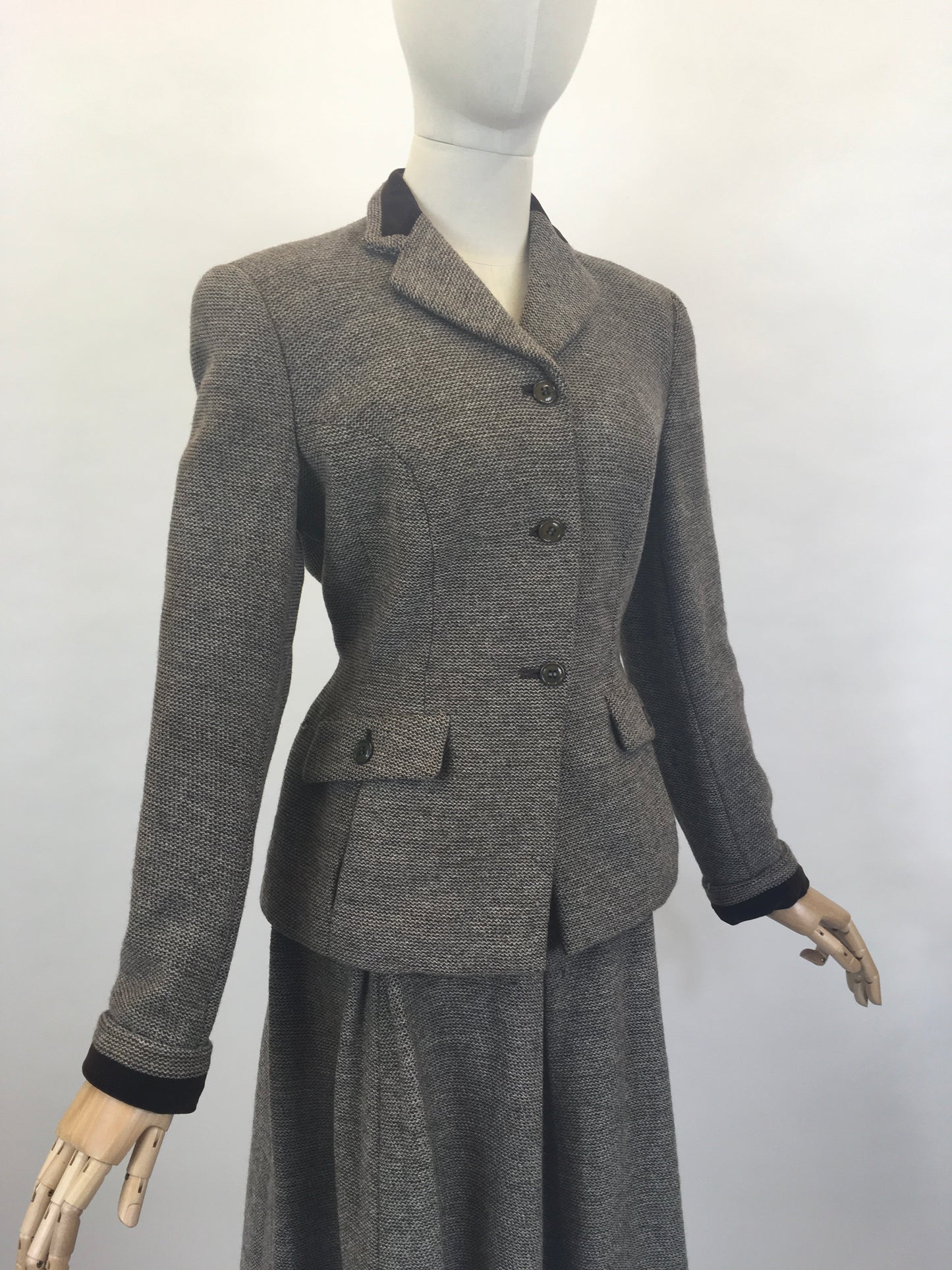 Original 1940’s Beautiful ‘ Hebe Sports ‘ Suit - In A Brown & Cream Woollen Tweed With Brown Velvet Trim