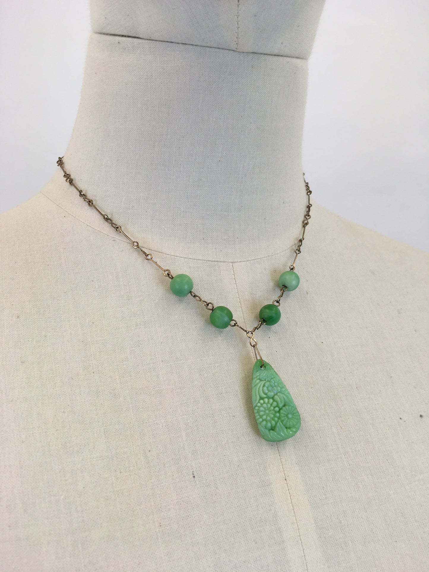 Original 1930s Necklace In The Iconic 30’s Green - Glass Beads and Pressed Glass